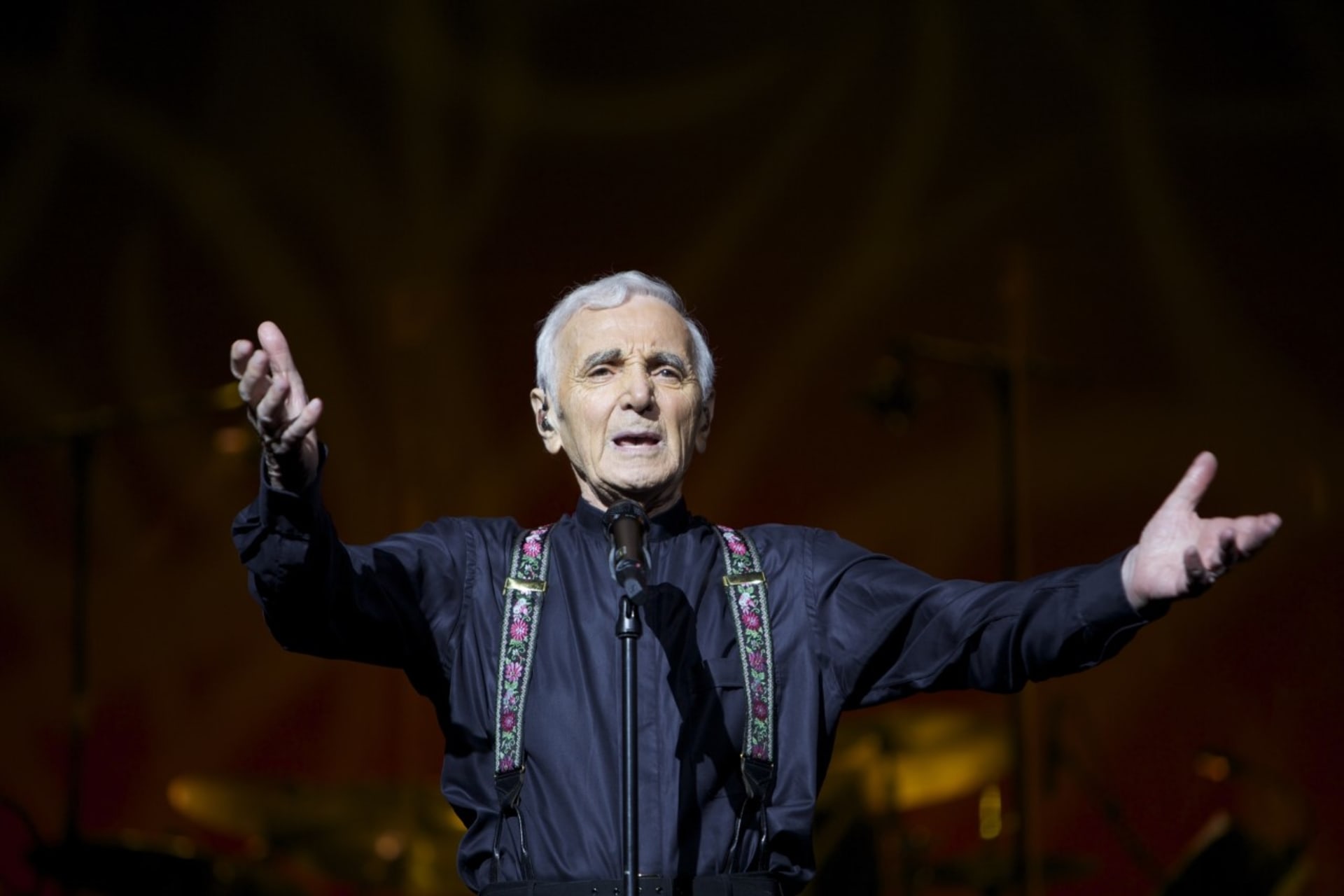Čtyřiadevadesátiletý multitalentovaný umělec Charlese Aznavour