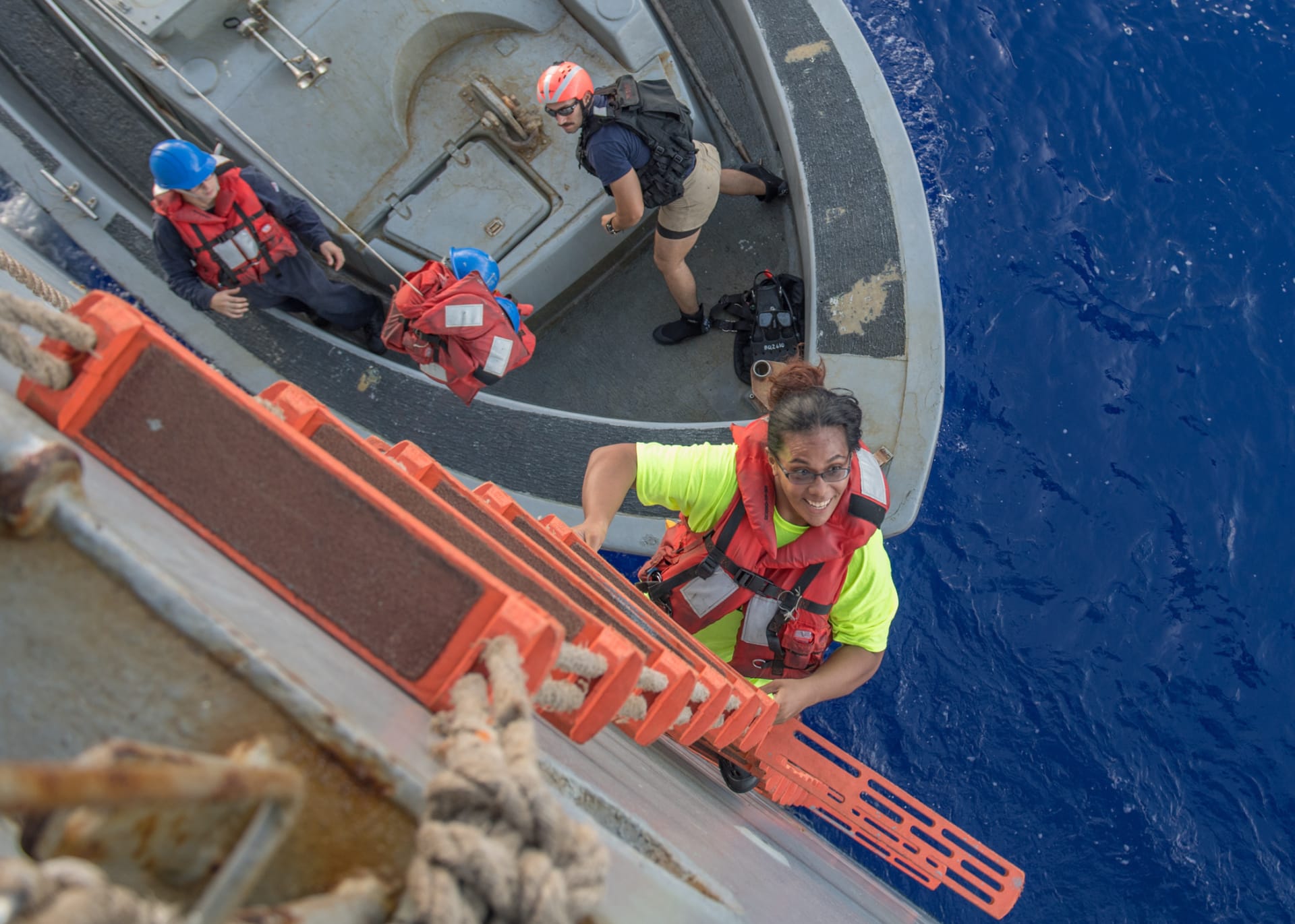Americké námořnictvo zachránilo posádku jachty, která byla na moři dlouhých pět měsíců 2