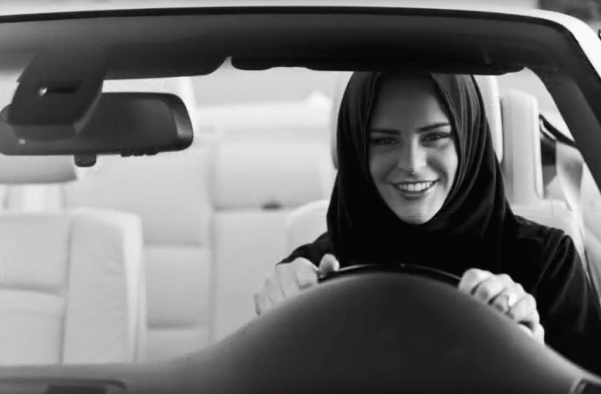 Saúdský král rozhodl, že ženy mohou řídit auta