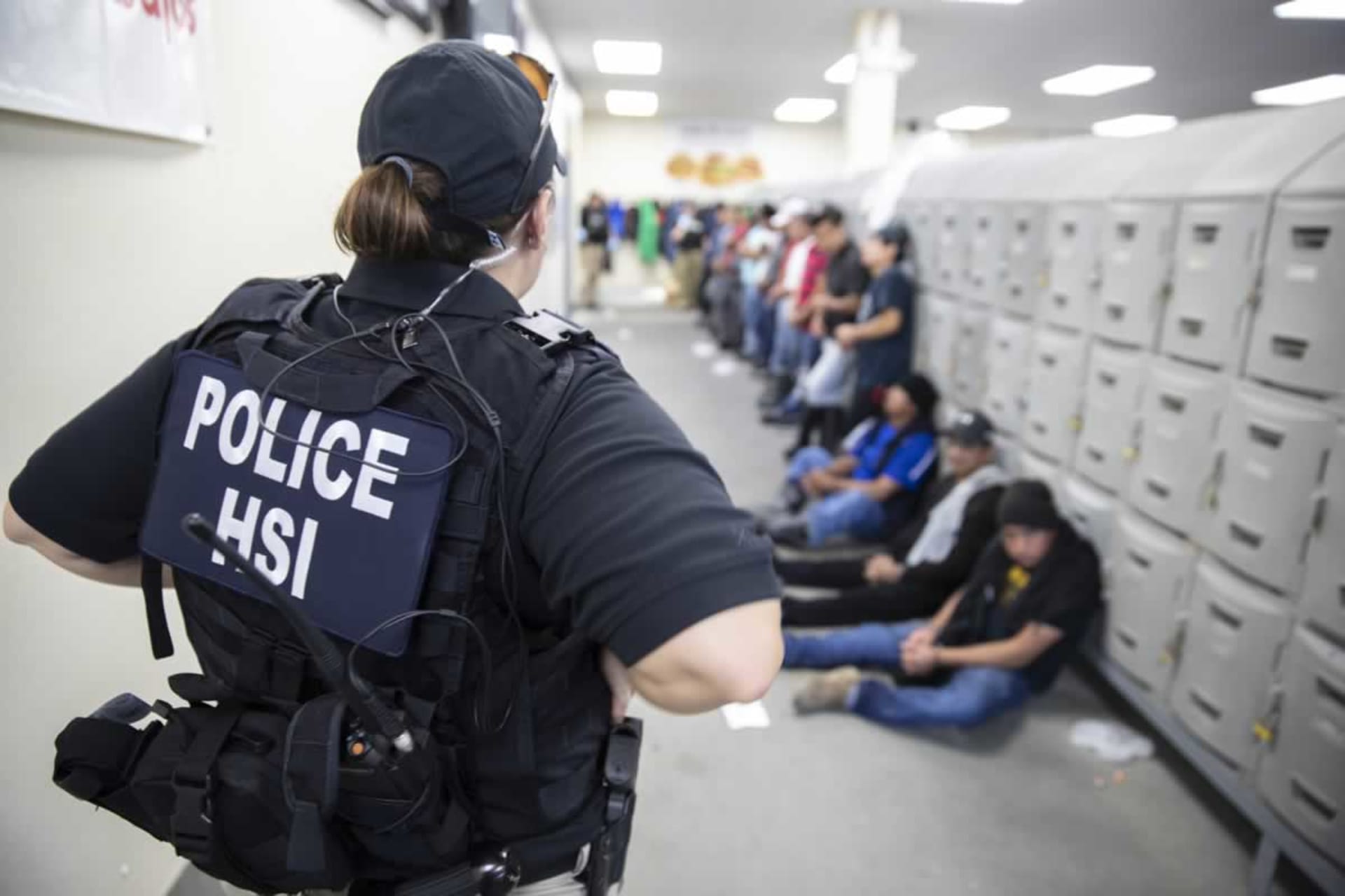 Razie agentů Úřadu pro imigraci a cla v Mississippi