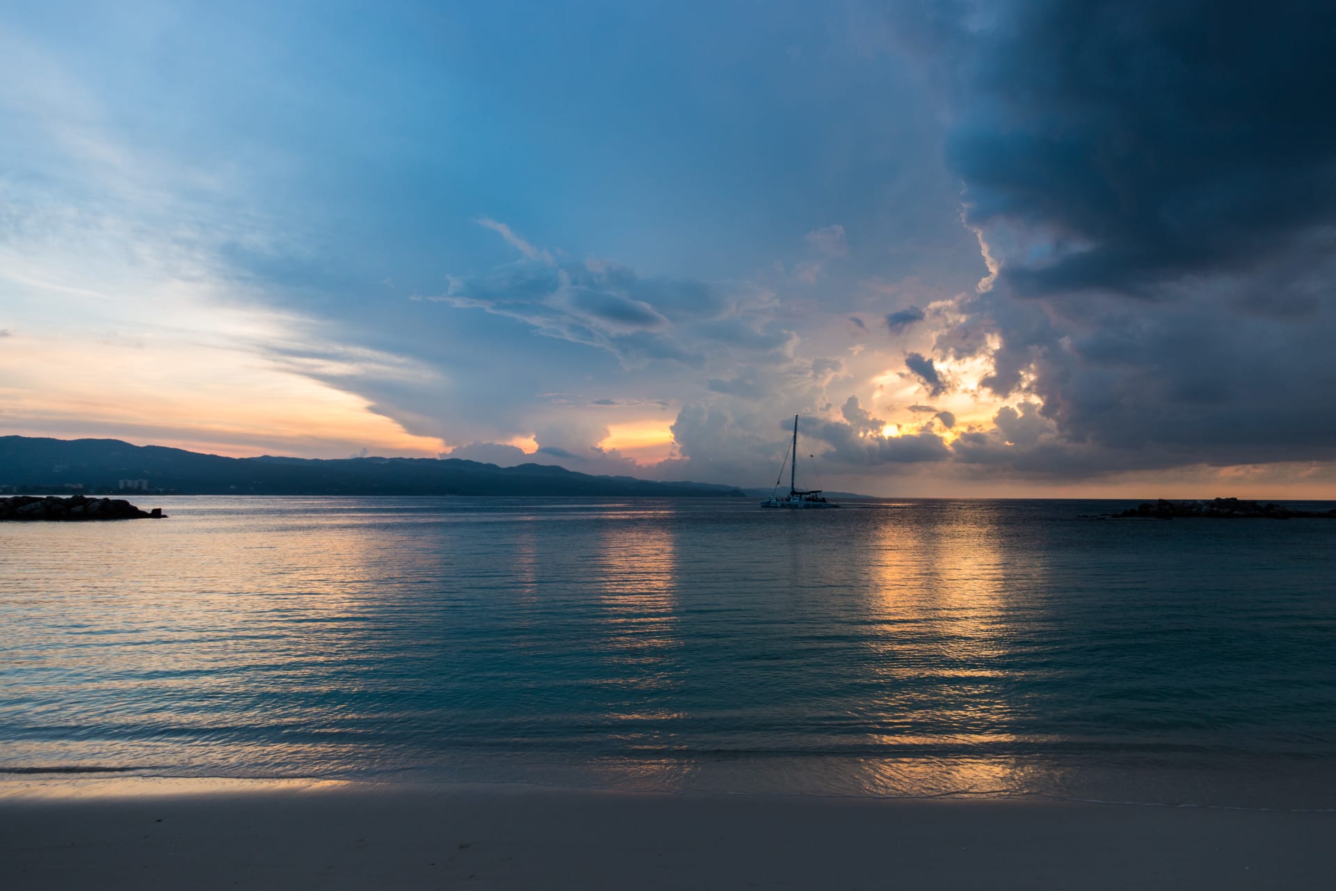 Západy slunce tu umí, Montego Bay, Jamajka