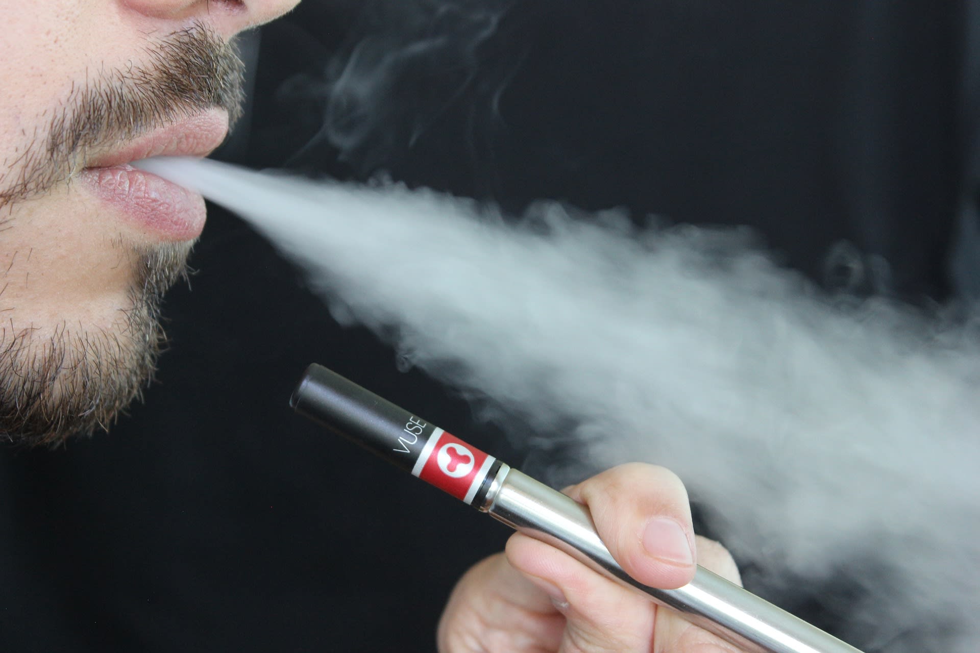Počet případů poškození plic v souvislosti s užíváním e-cigaret v USA přibývá, zemřelo dalších 5 lidí