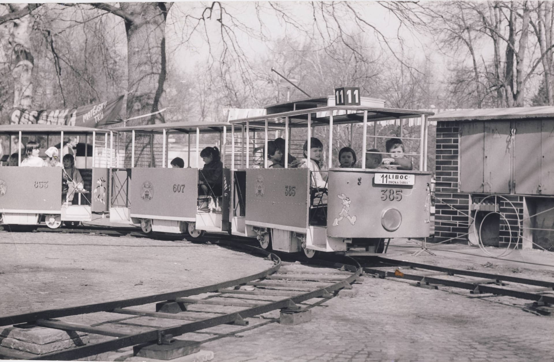 Dětskou tramvaj postavil v roce 1976 Vratislav Paldus.