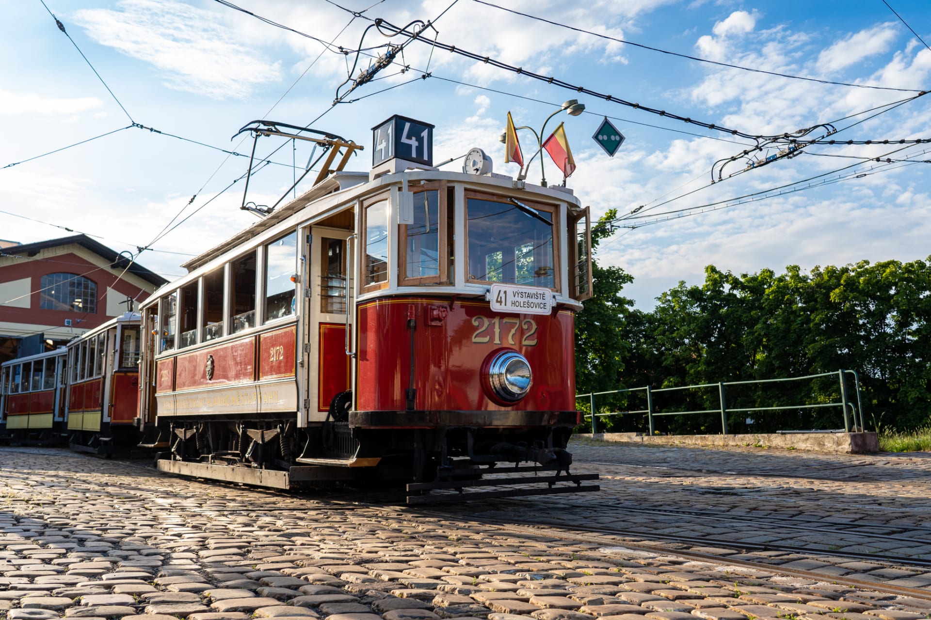 Několika generacemi oblíbená tramvajka opět vozí dětské návštěvníky.