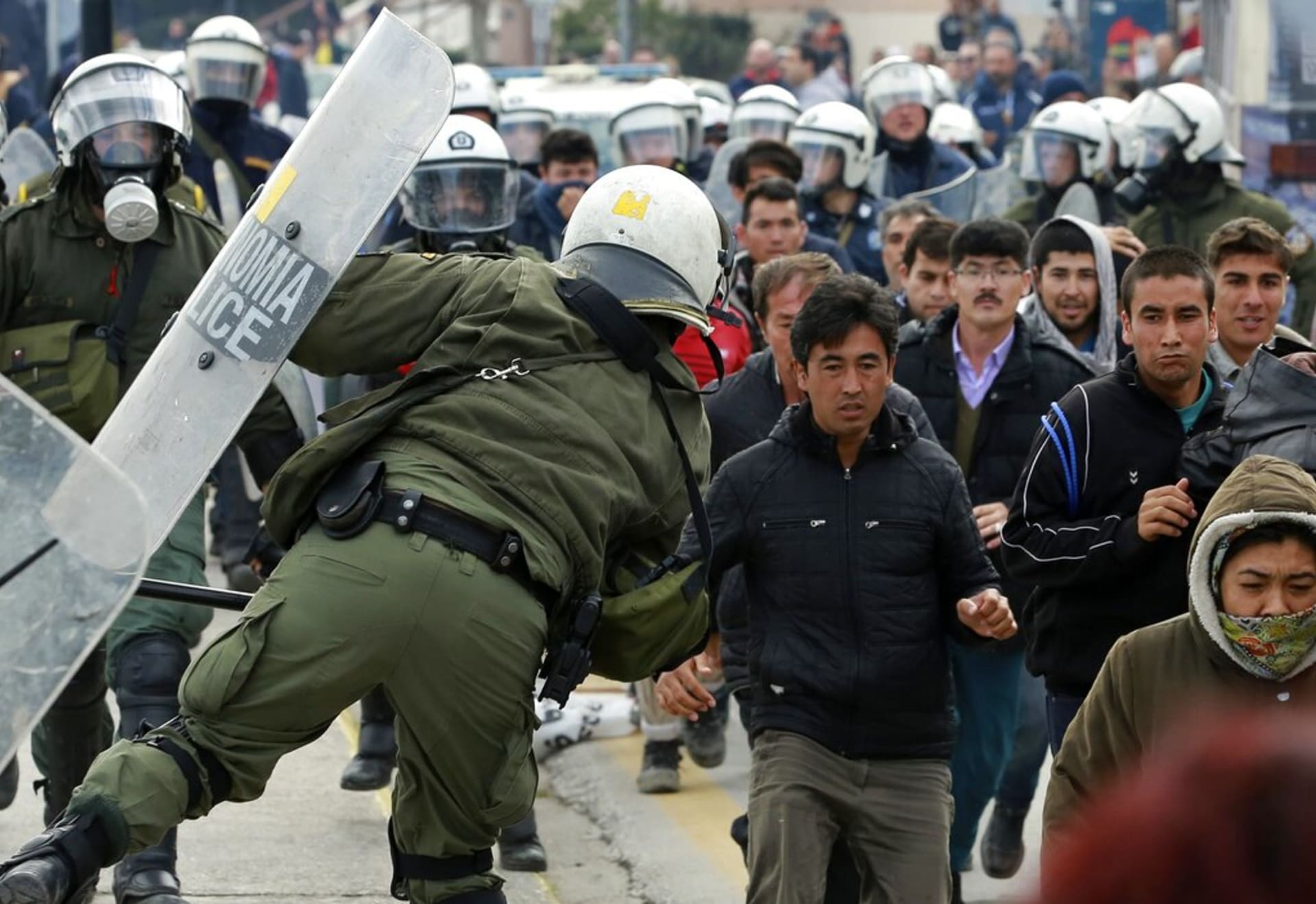 Policejní zásah proti protestům migrantů na řeckém ostrově Lesbos