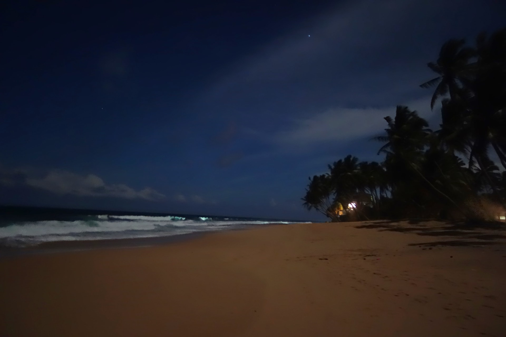 Pláž kam jsme se v noci vydali hledat želvy, Srí Lanka