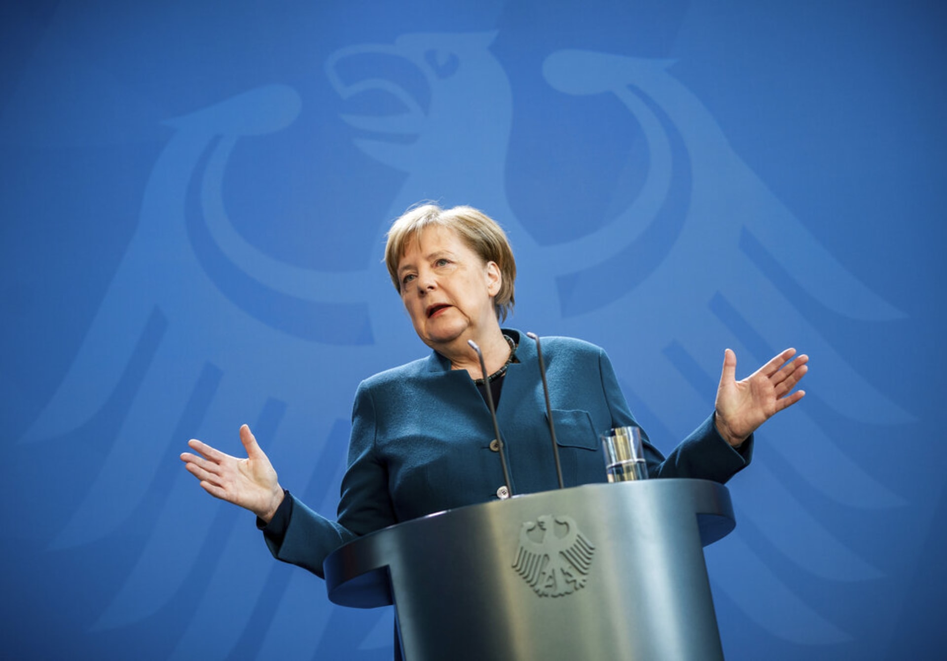Angela Merkelová na nedělní tiskové konferenci