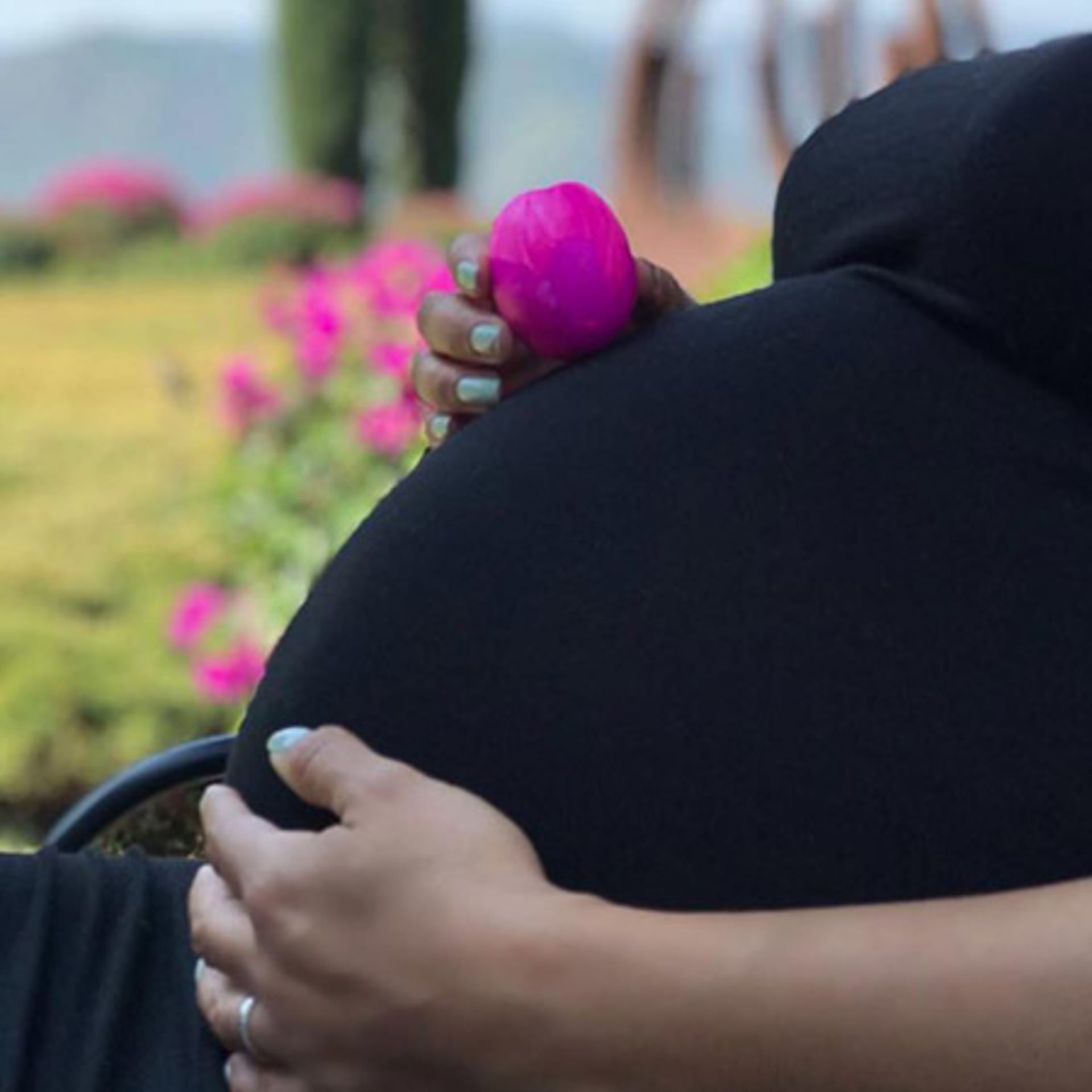 Eva Longoria už čeká na porod, její bříško je pořád kulatější!