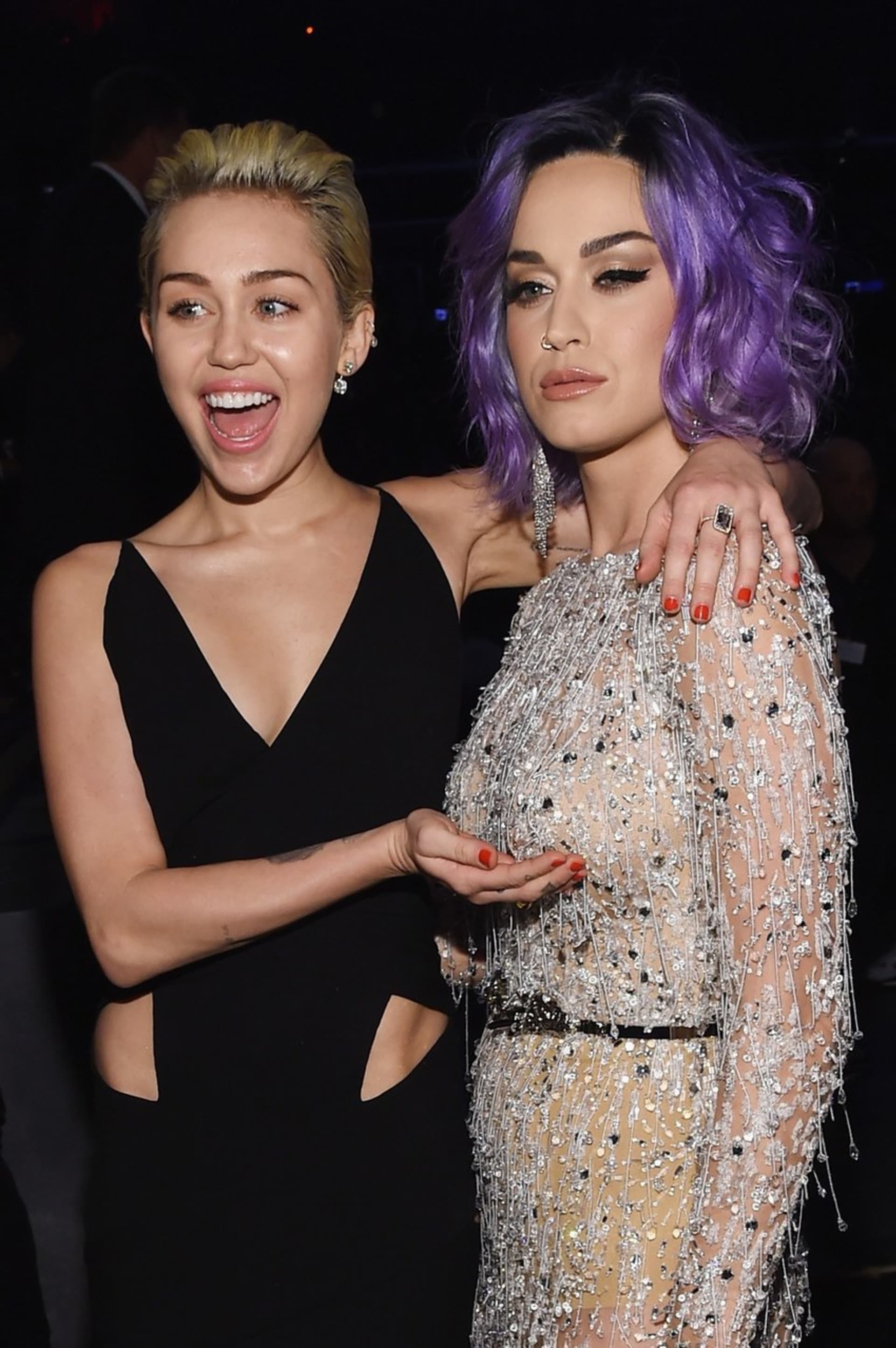Katy Perry si od Miley nechala ledacos líbit