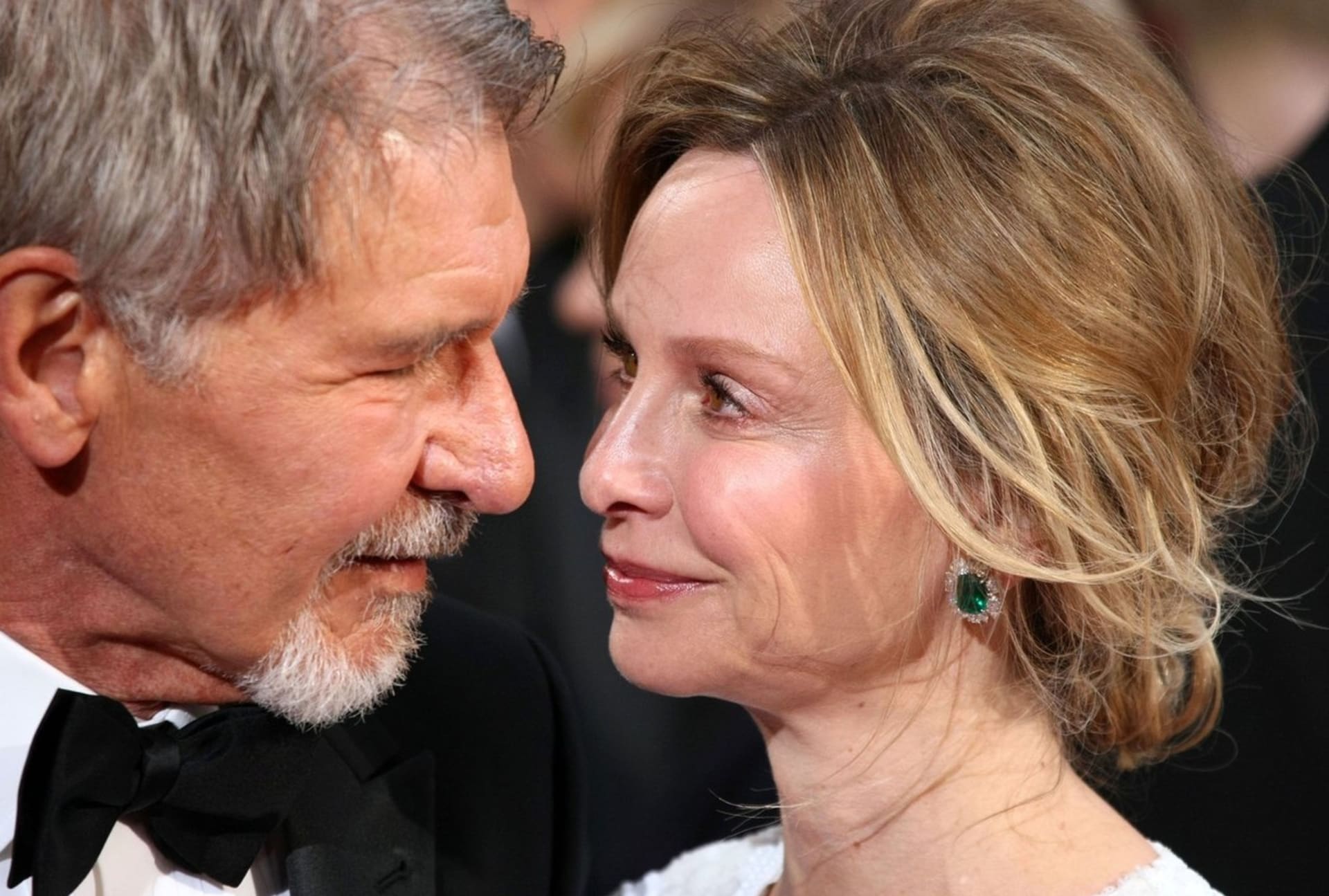 Dědeček Harrison Ford a babička Calista Flockhart na Oscarech. Podívejte se jak společně s Oscary stárne tento pár. Ale jsou stále jak hrdličky.
