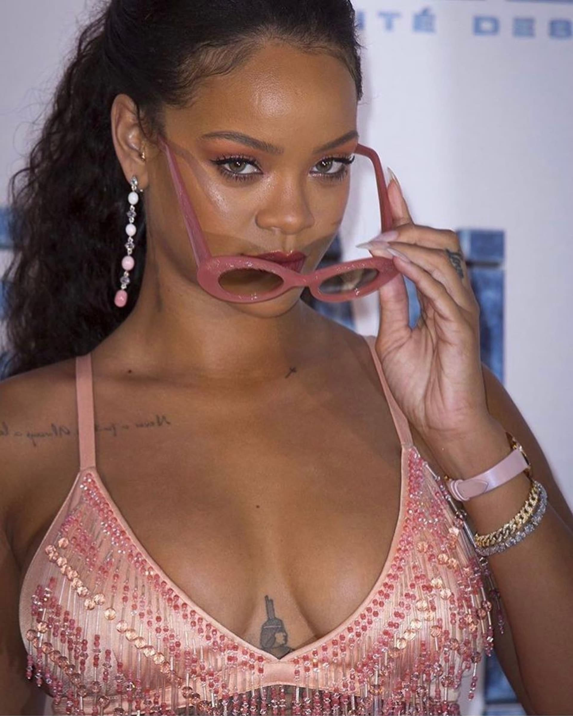 Adeptkou na novou Bond girl je i zpěvačka Rihanna.