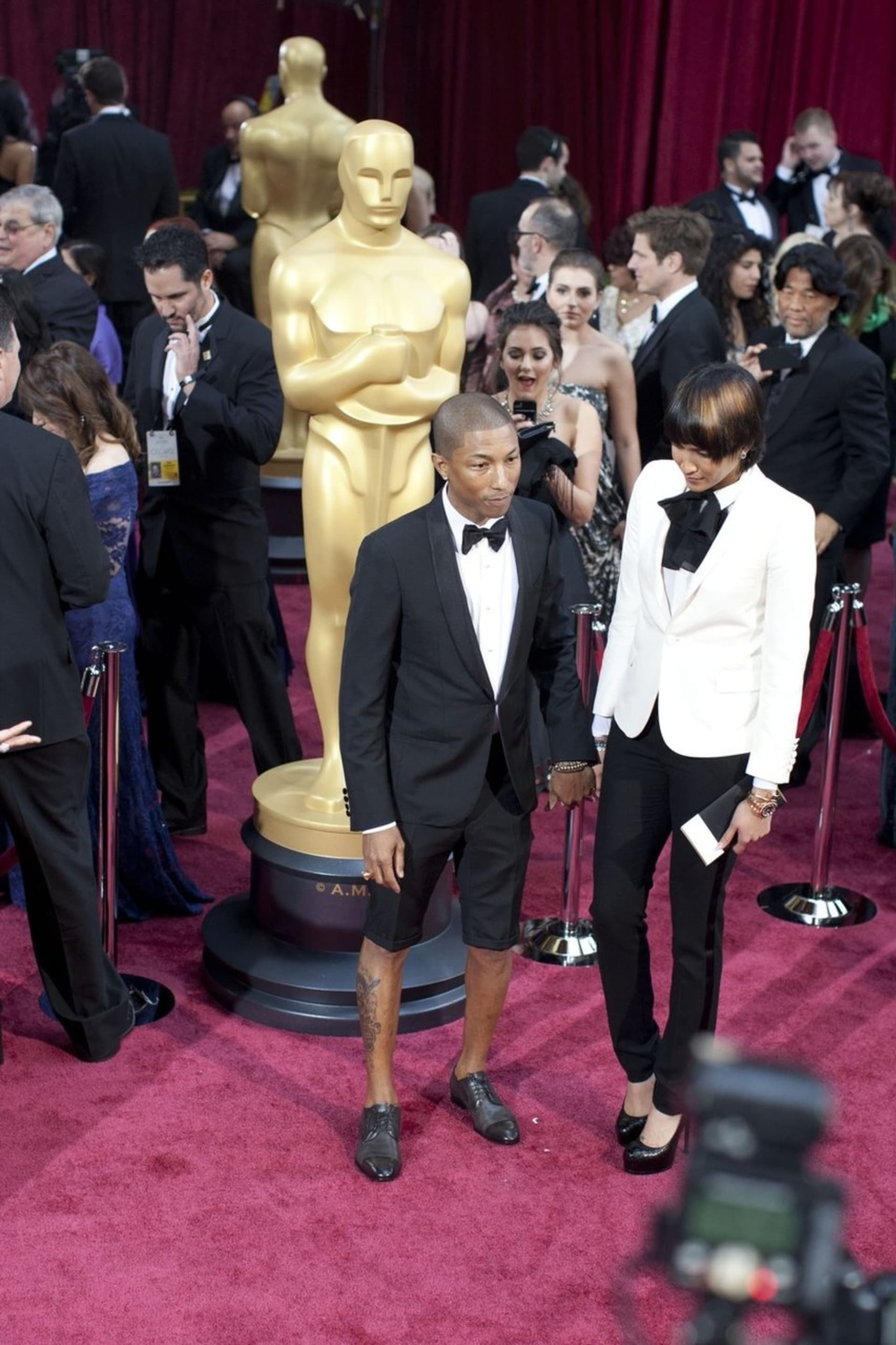 Když je někdo malý a ještě si vezme malé kalhoty neměl by si stoupat vedle velkého Oscara!
