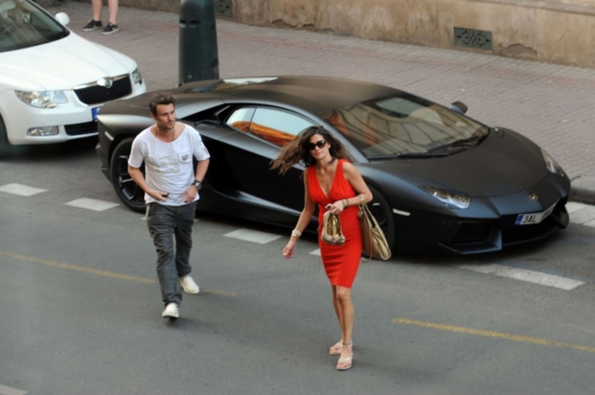 Petra Faltýnová přijela do Oxo restaurantu Marešovým autem Lamborghini Aventador