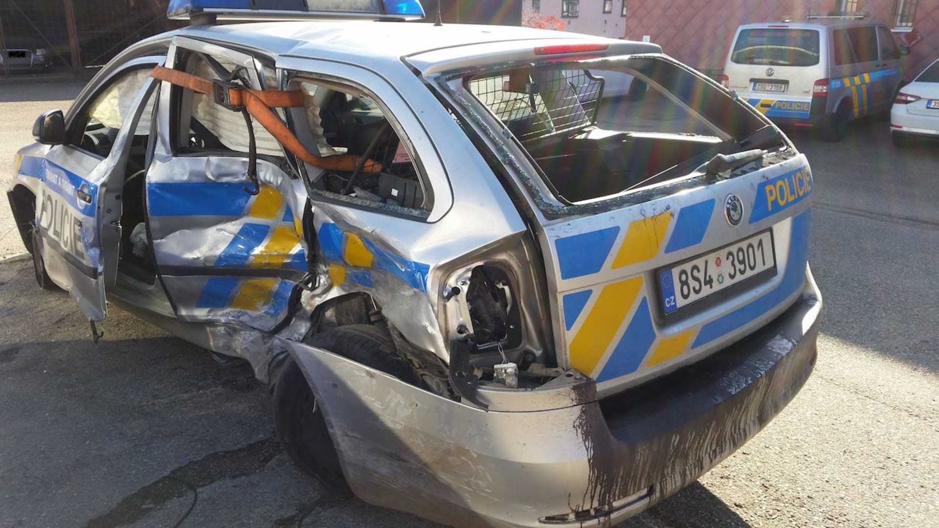Při nehodě na D1 byl zraněn i policista v tomto voze