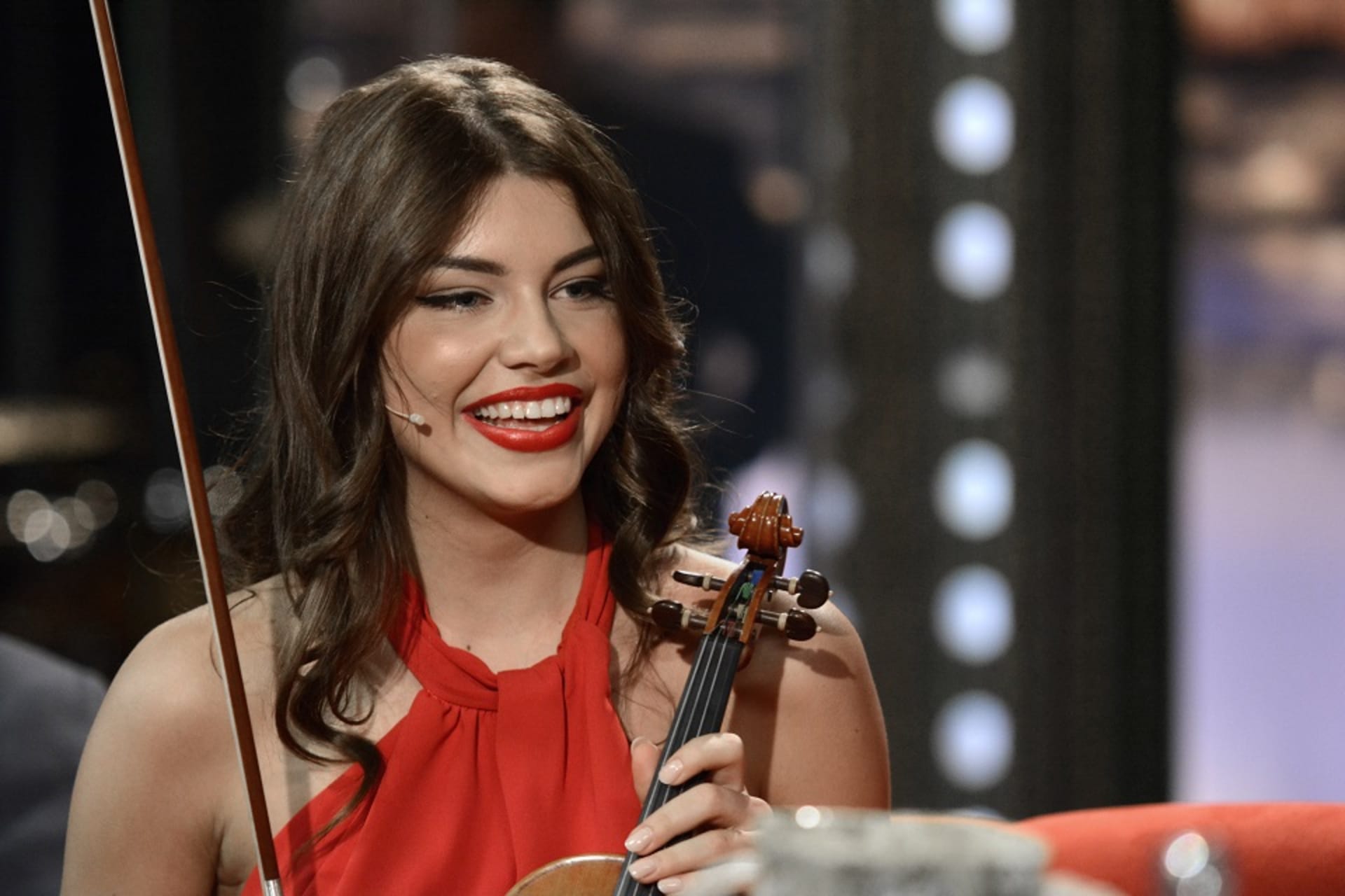 ... Miss Slovensko 2013 zahrála v pořadu i na housle