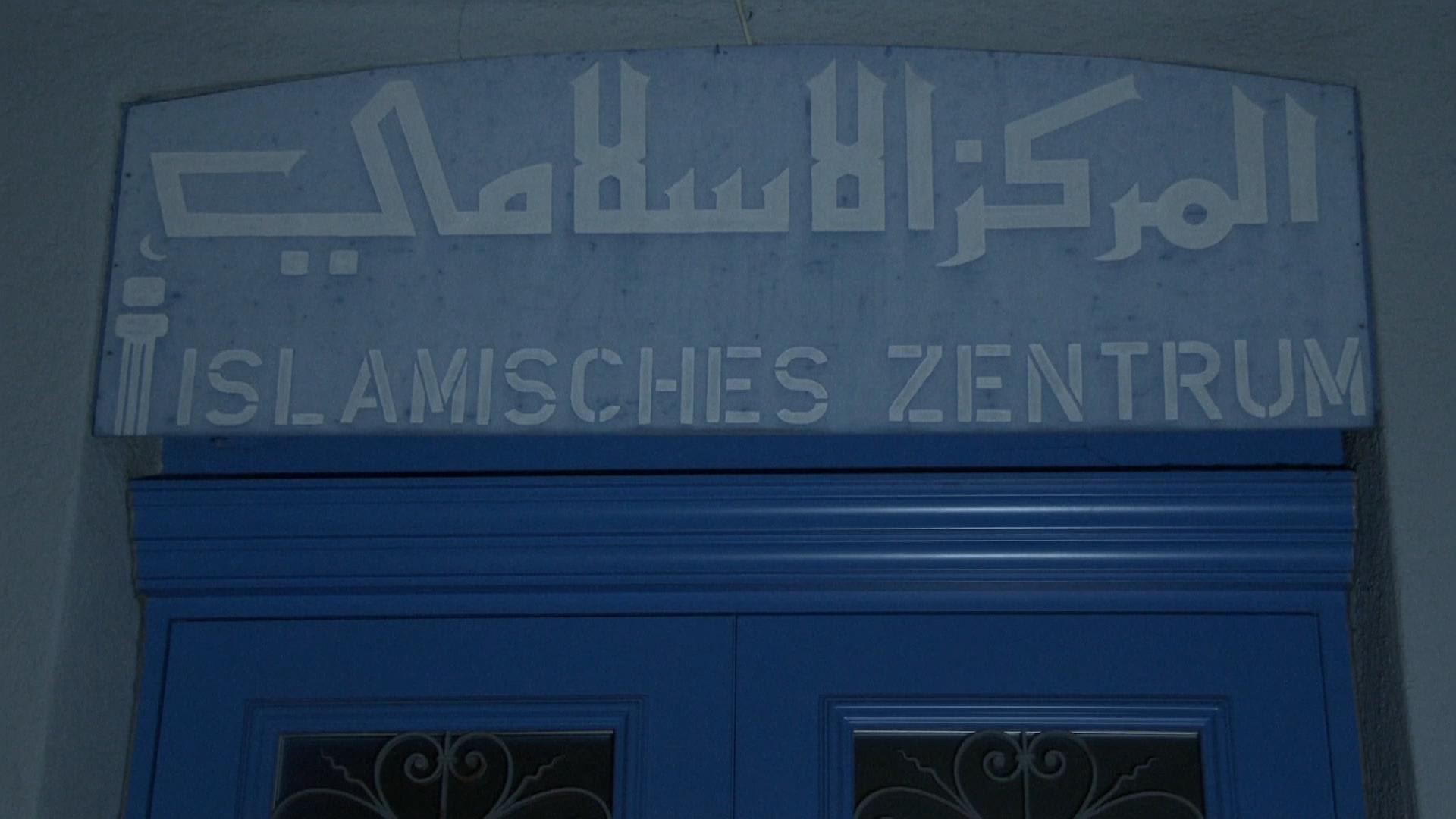 Švýcarský parlament chce změny pro fungování mešit a kázání imámů