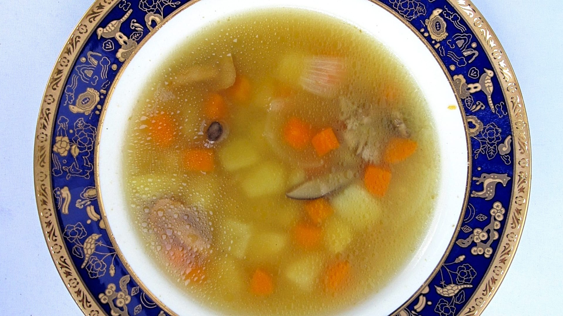 Bramborová polévka s houbami