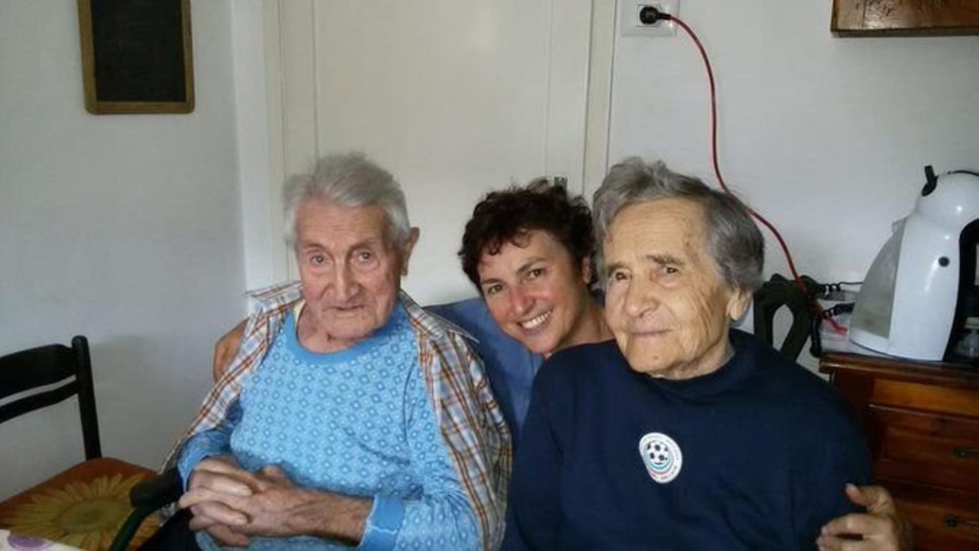 Alberto Bellucci (vlevo), 101letý Ital s rodinou