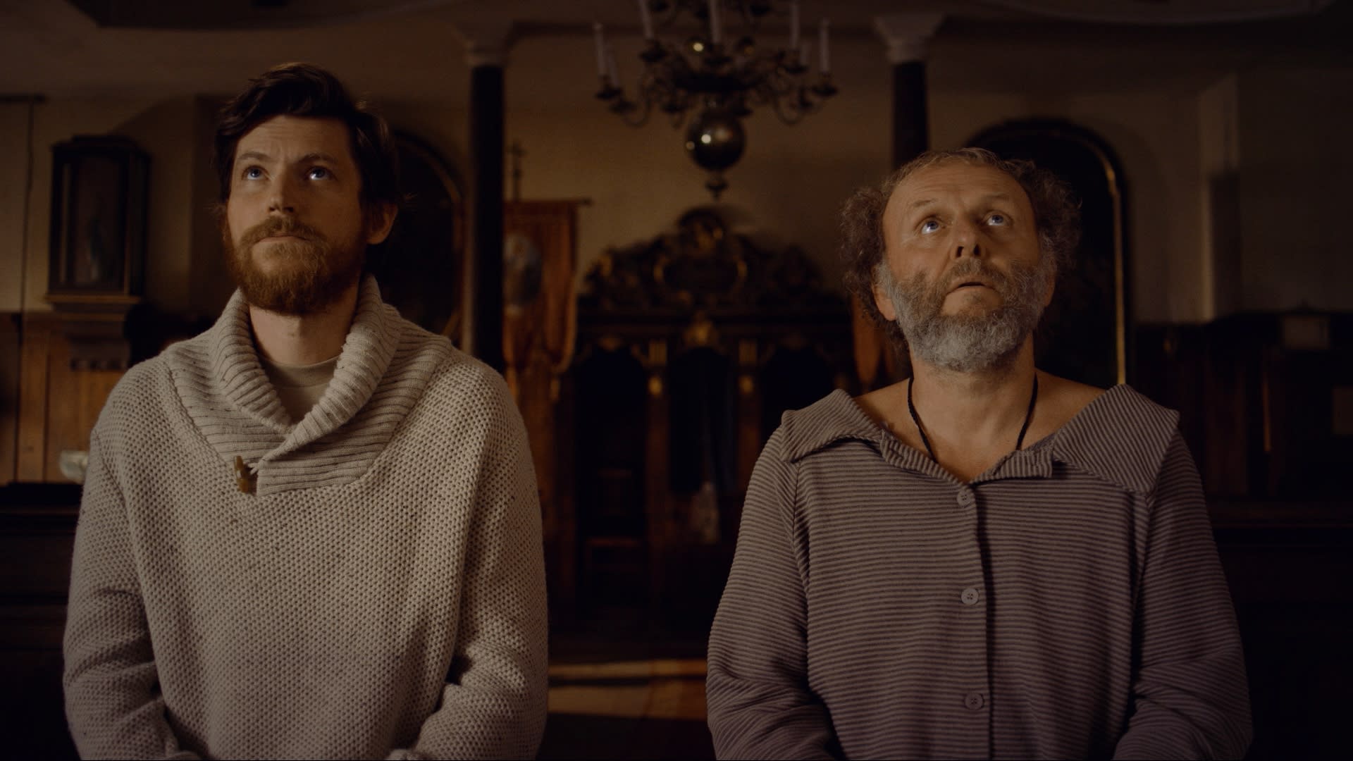 Záběry z českého filmu Úsměvy smutných mužů.