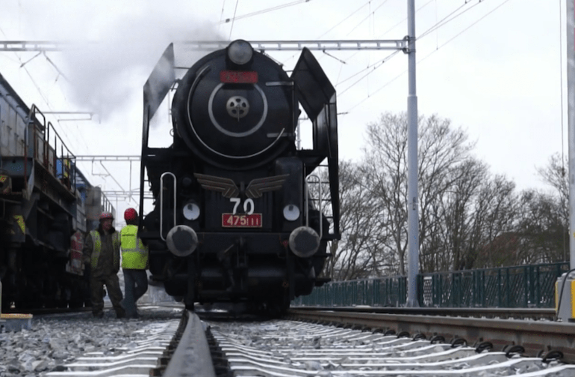 Železniční most v centru Plzně prošel zatěžkávací zkouškou