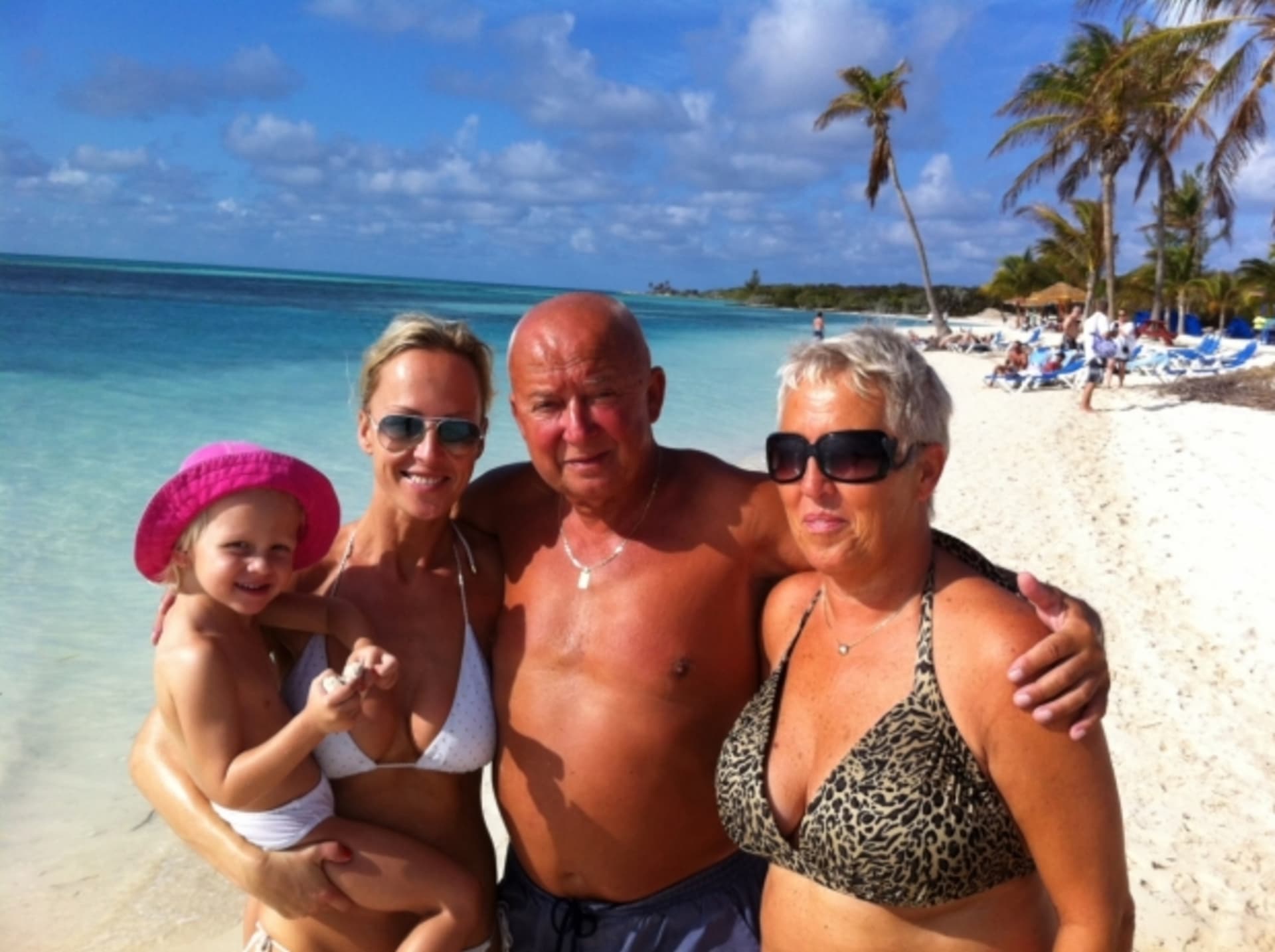 Zuzana Belohorcová s rodiči a dcerou na prázdninách na Bahamách