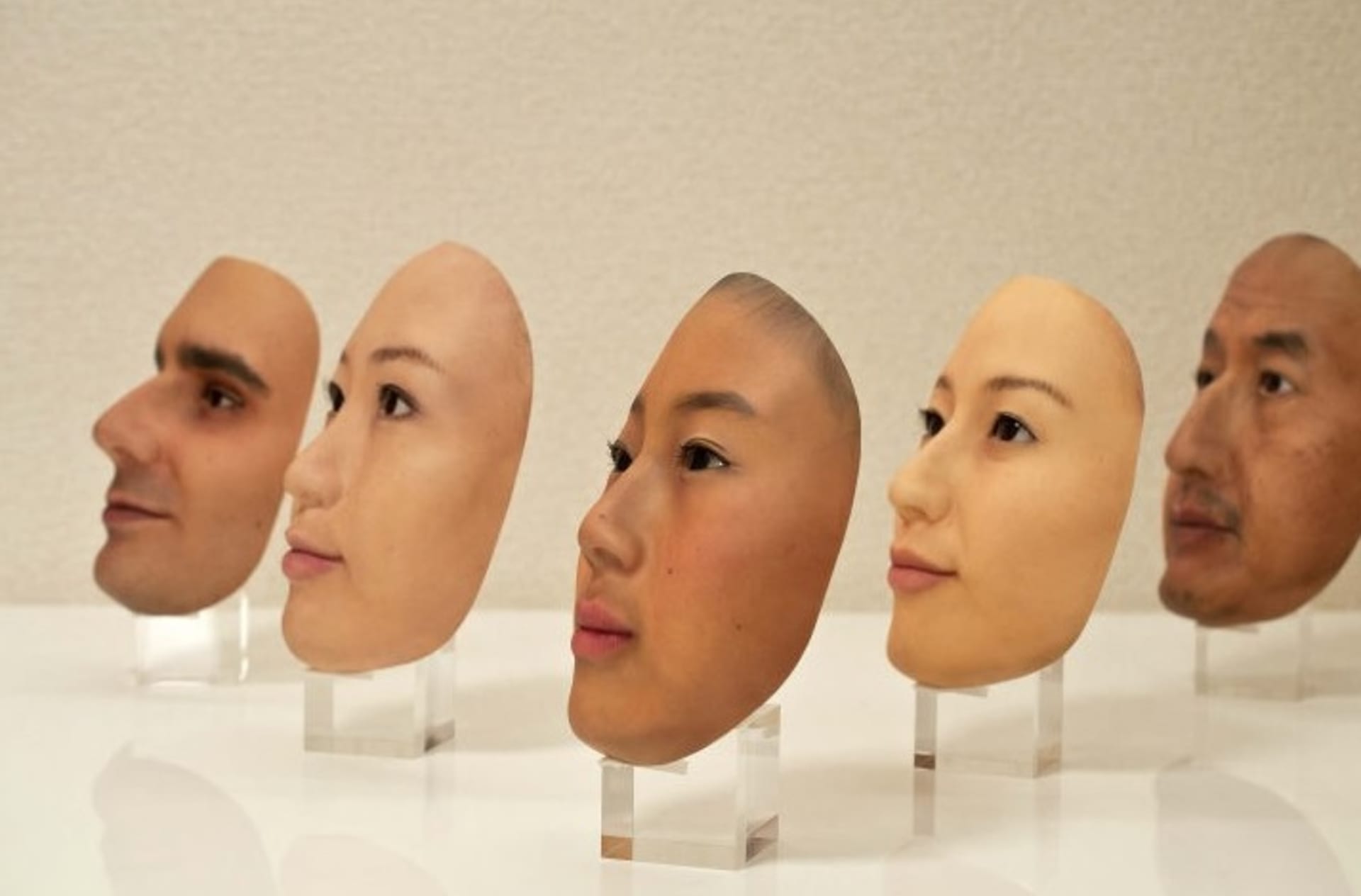 Realistické obličejové masky
