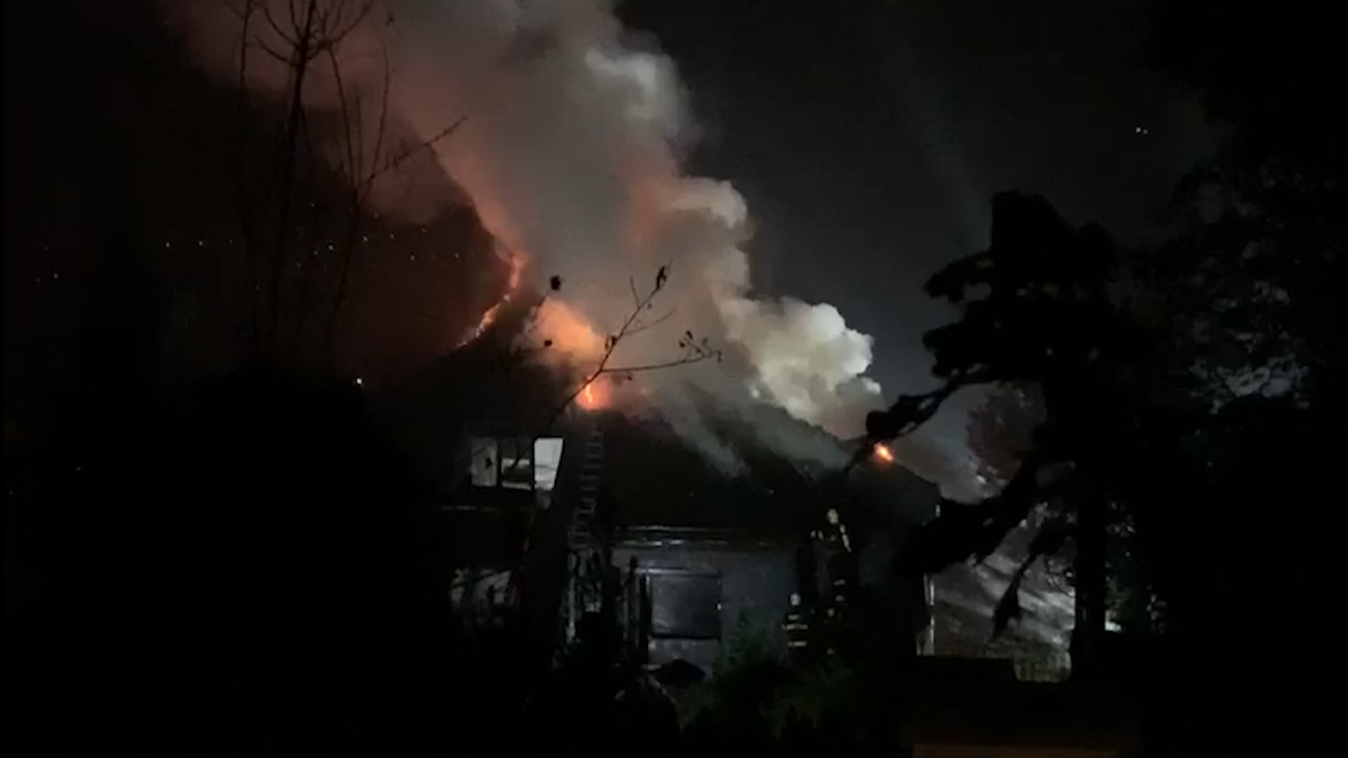 Krejčířovu vilu v Černošicích zachvátil požár