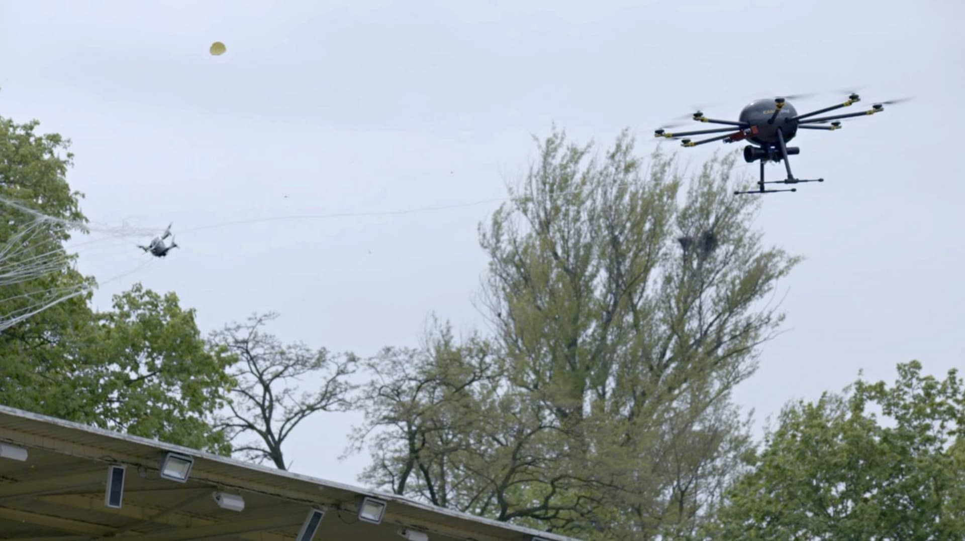 Dron Eagle One pří vystřelení sítě FOTO_ČVUT_FEL