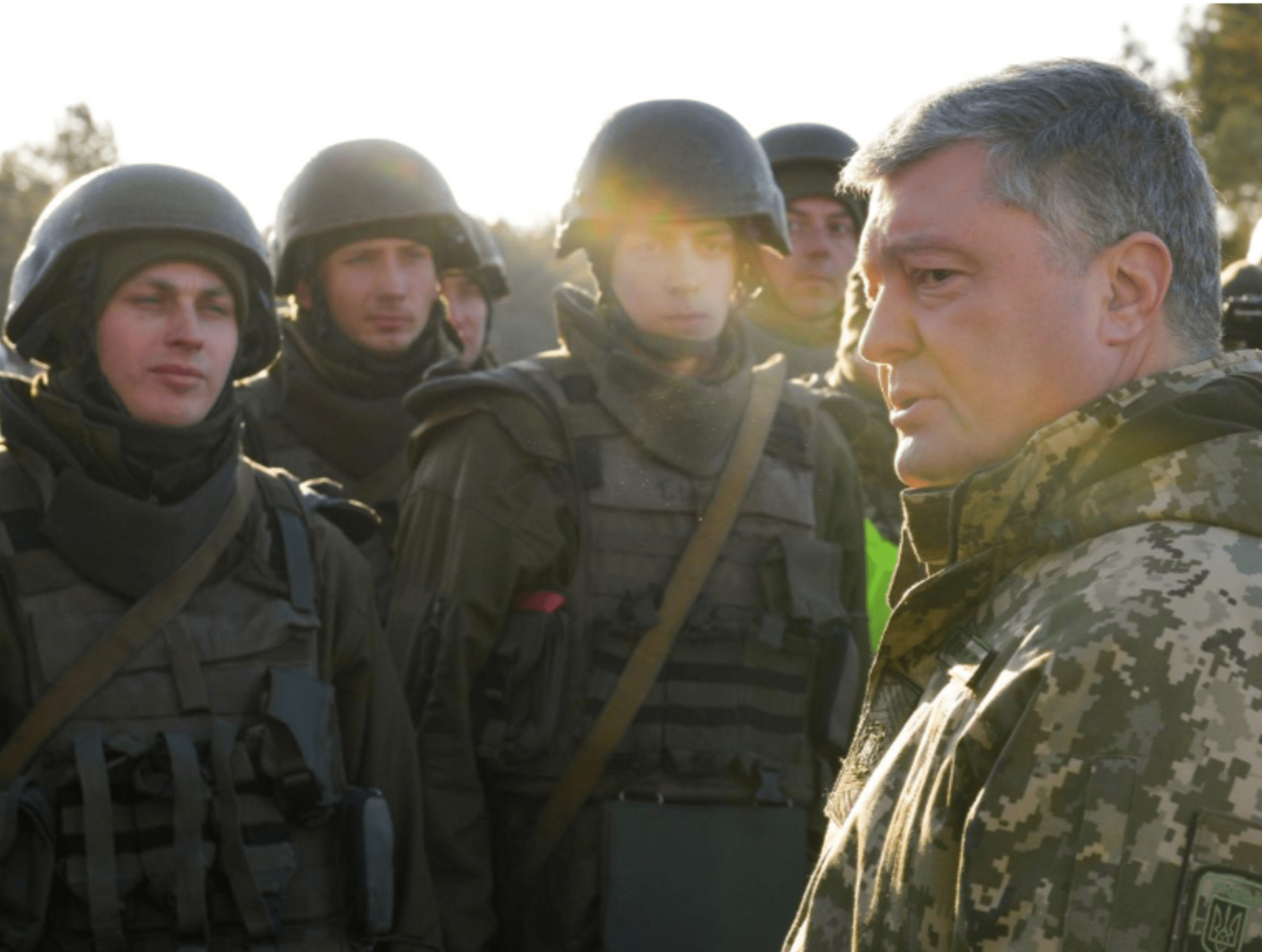 Ukrajinský prezident ve vojenském školícím středisku Desna u města Černihiv