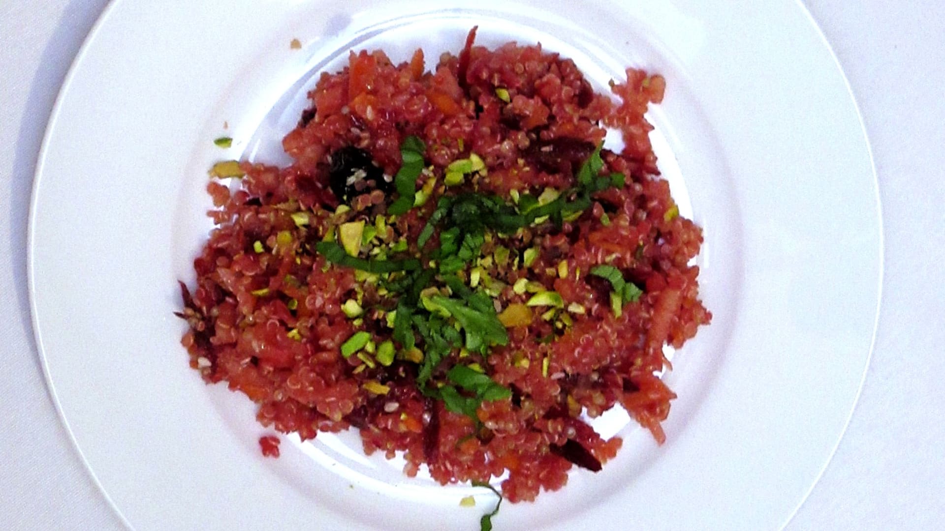 Salátek s quinoou a řepou