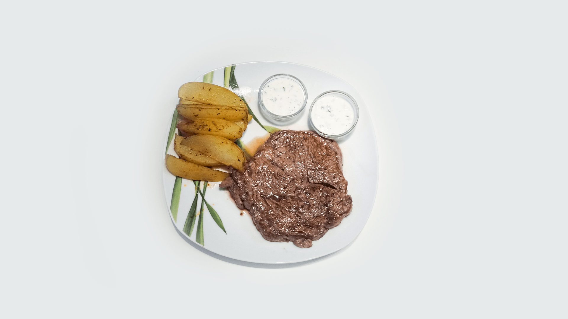 Marinovaný steak, americké brambory a dva druhy dipů
