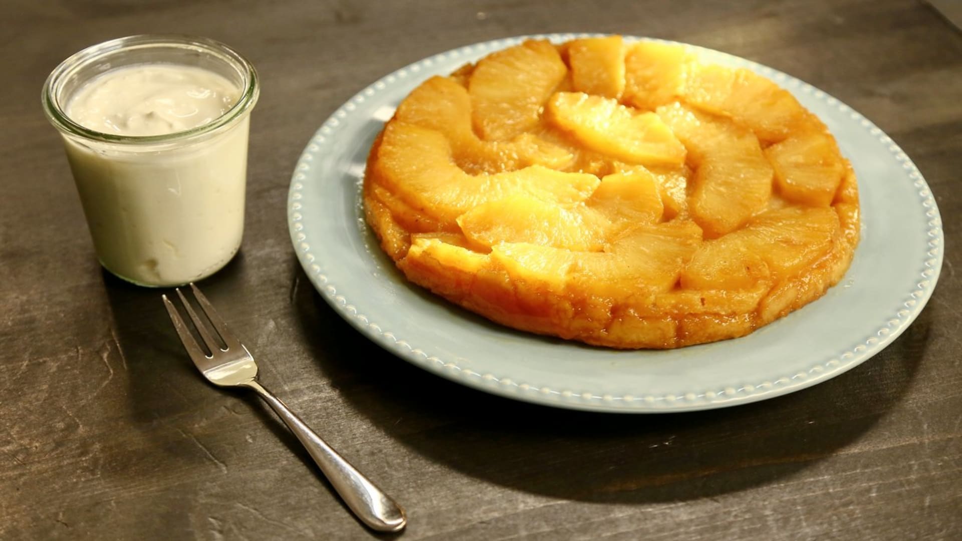 Obrácený ananasový koláč - Ananasový tarte tatin
