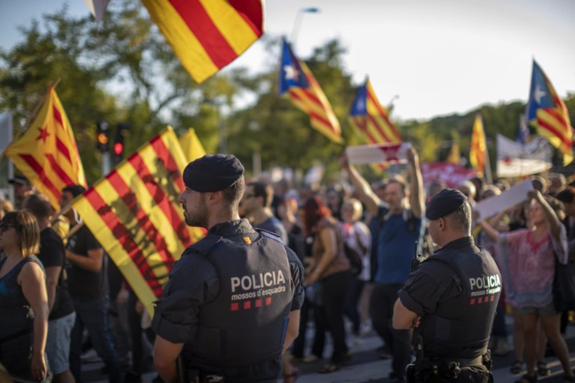 Odložený zápas Barcelony a Realu Madrid znovu ohrožují katalánské protesty