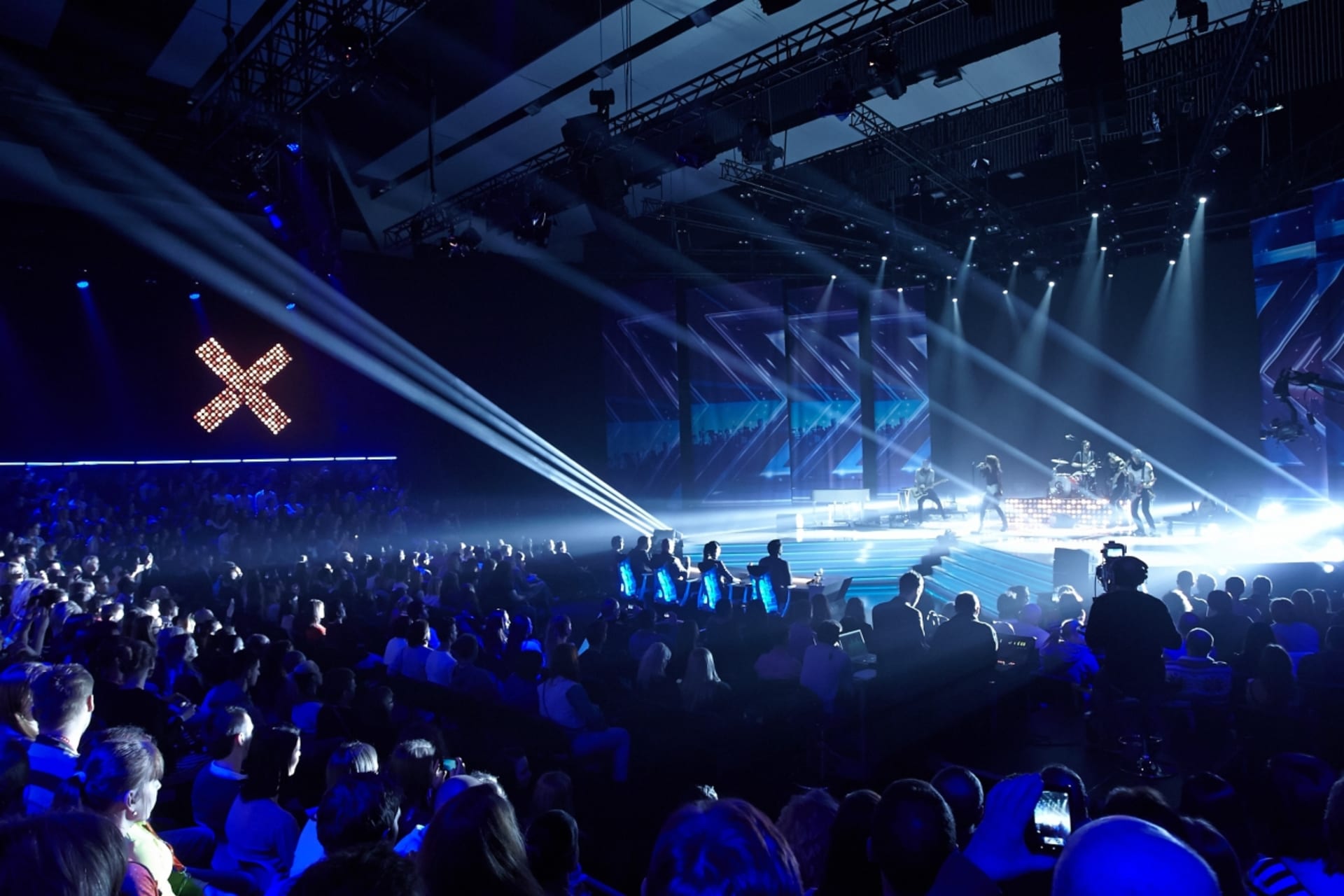 Celeste Buckingham a její koncert na X Factoru - Obrázek 9