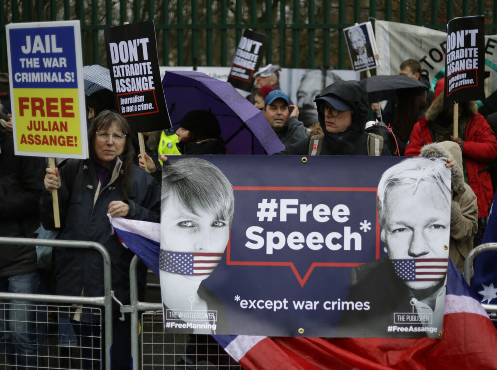 Podporovatelé Juliana Assange v Londýně