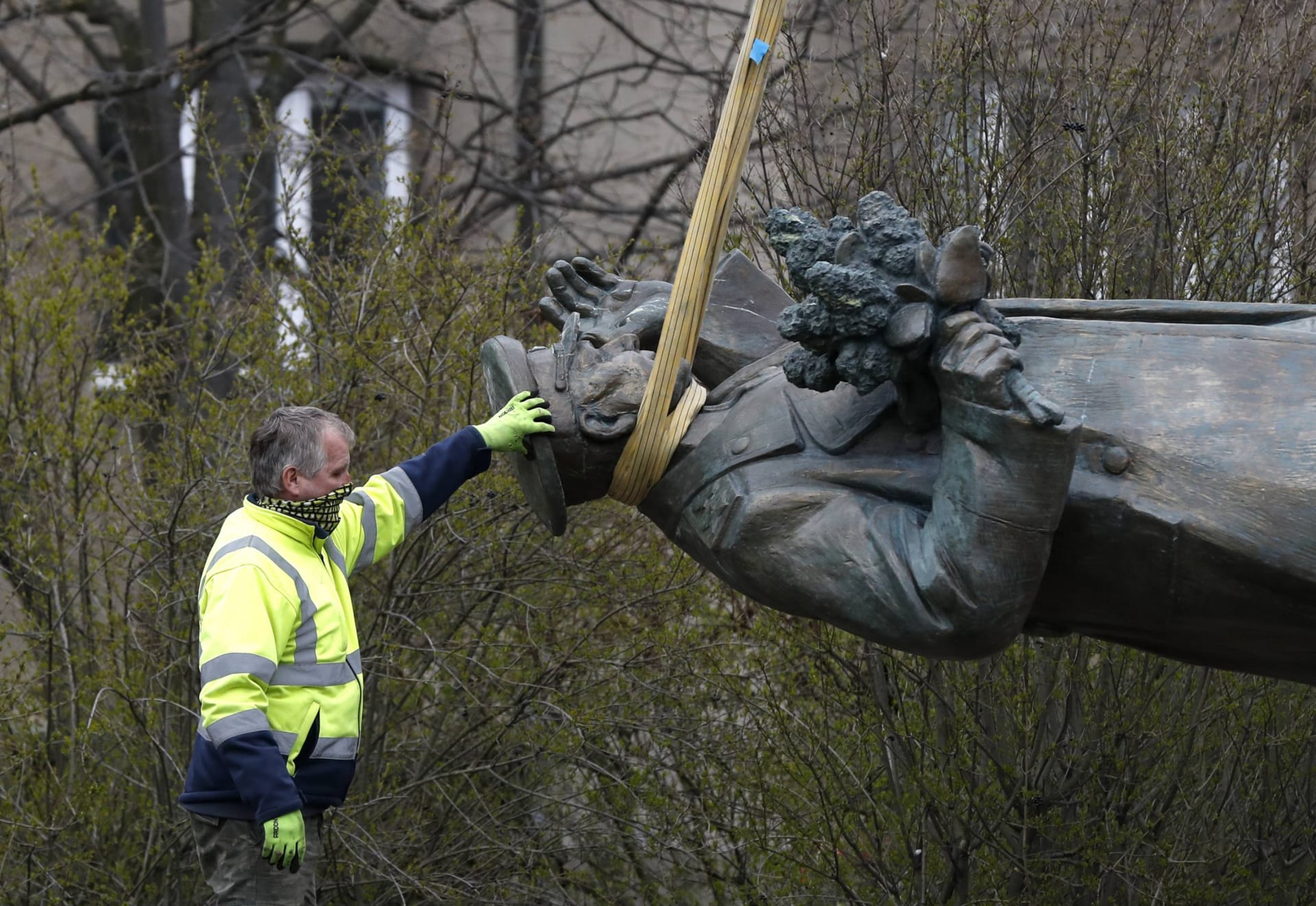 Odstranění sochy maršála Koněva v Praze 6