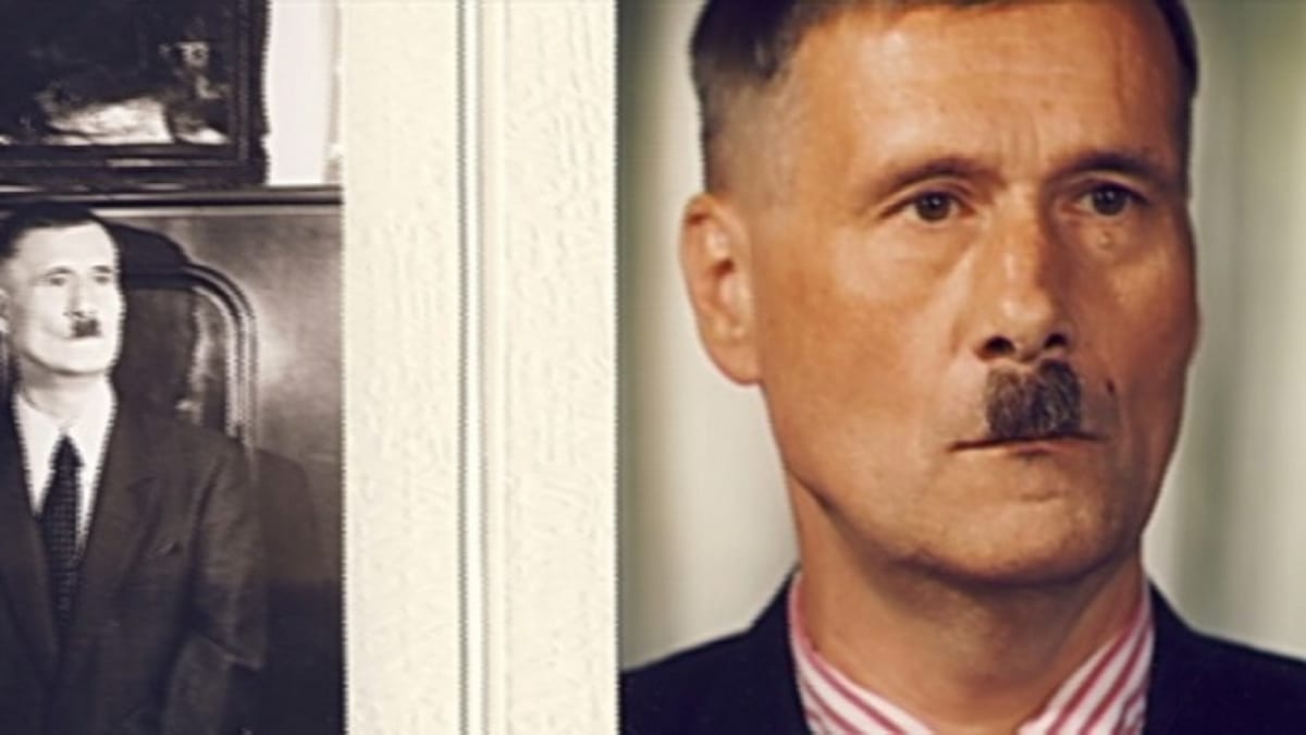 Doc. Václav Ztratil se stylizuje do Hitlera