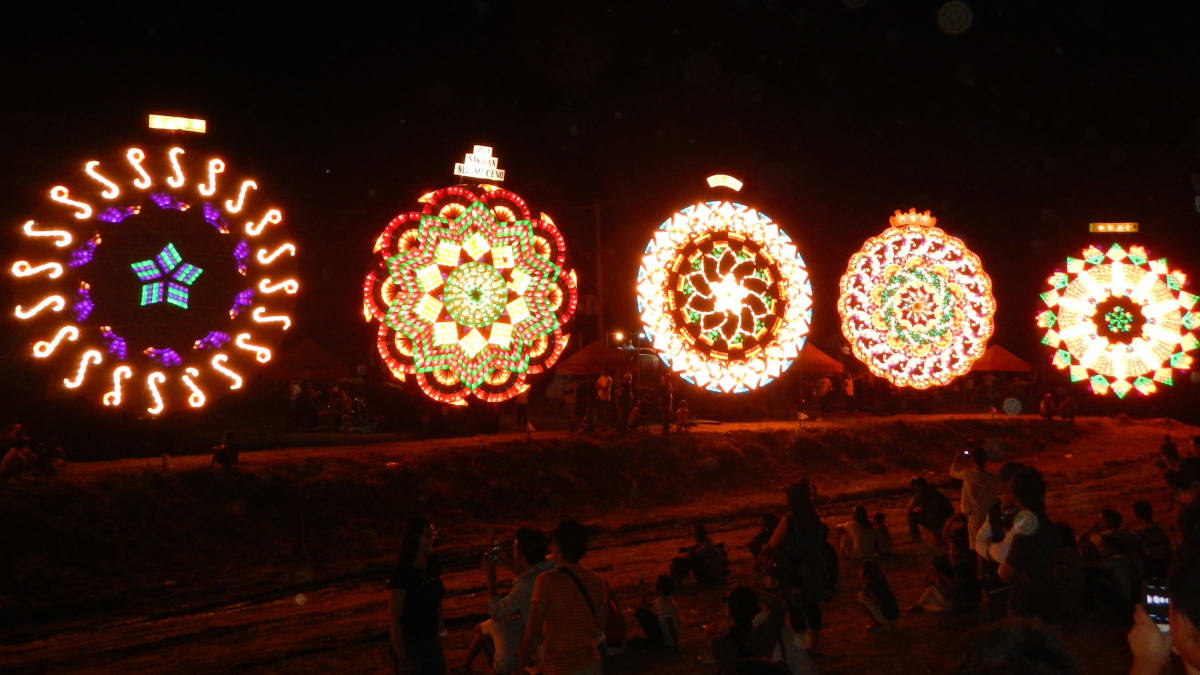 Festival obřích lampionů na Filipínách