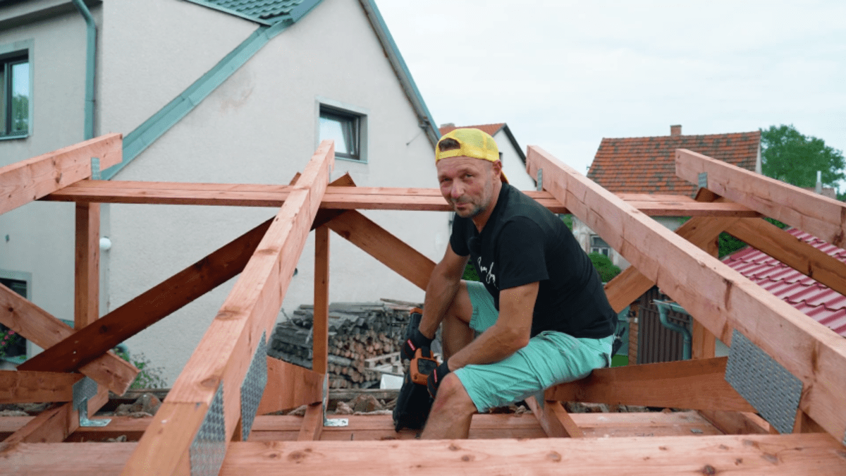 Pepa ukáže, jak postavit střechu, aby měla větší sklon