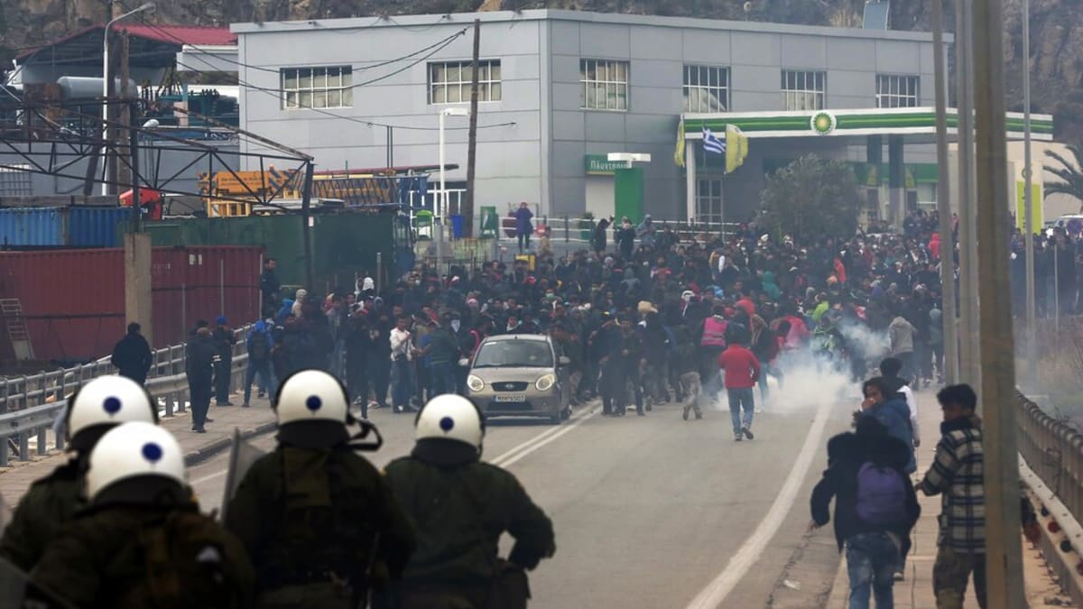 Policie zasahuje proti vzpouře migrantů na ostrově Lesbos