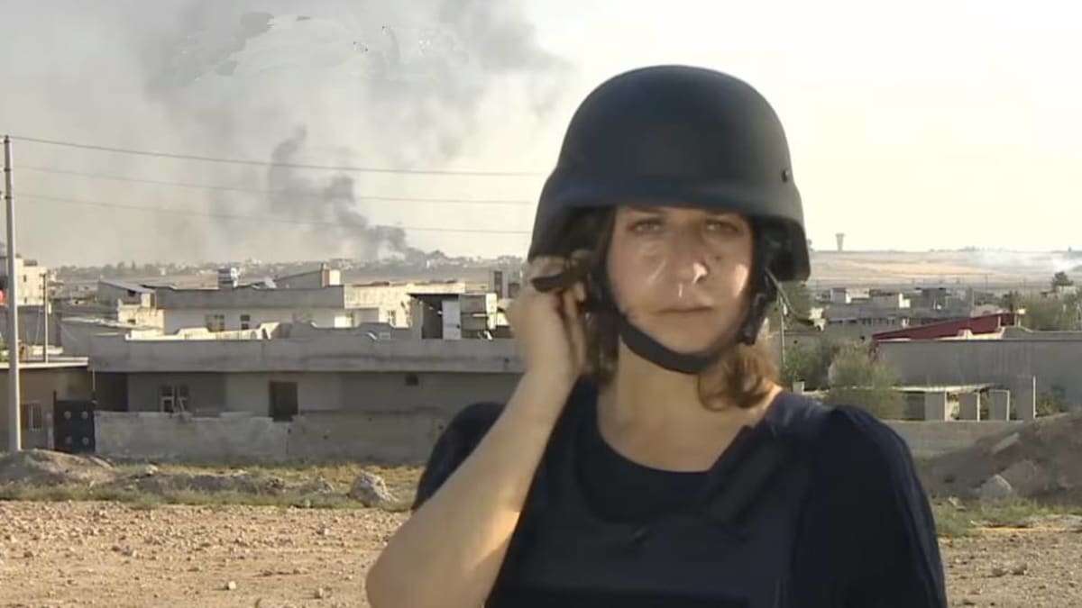 Reportérka Al Jazeera Zeina Chodrová v místě bojů