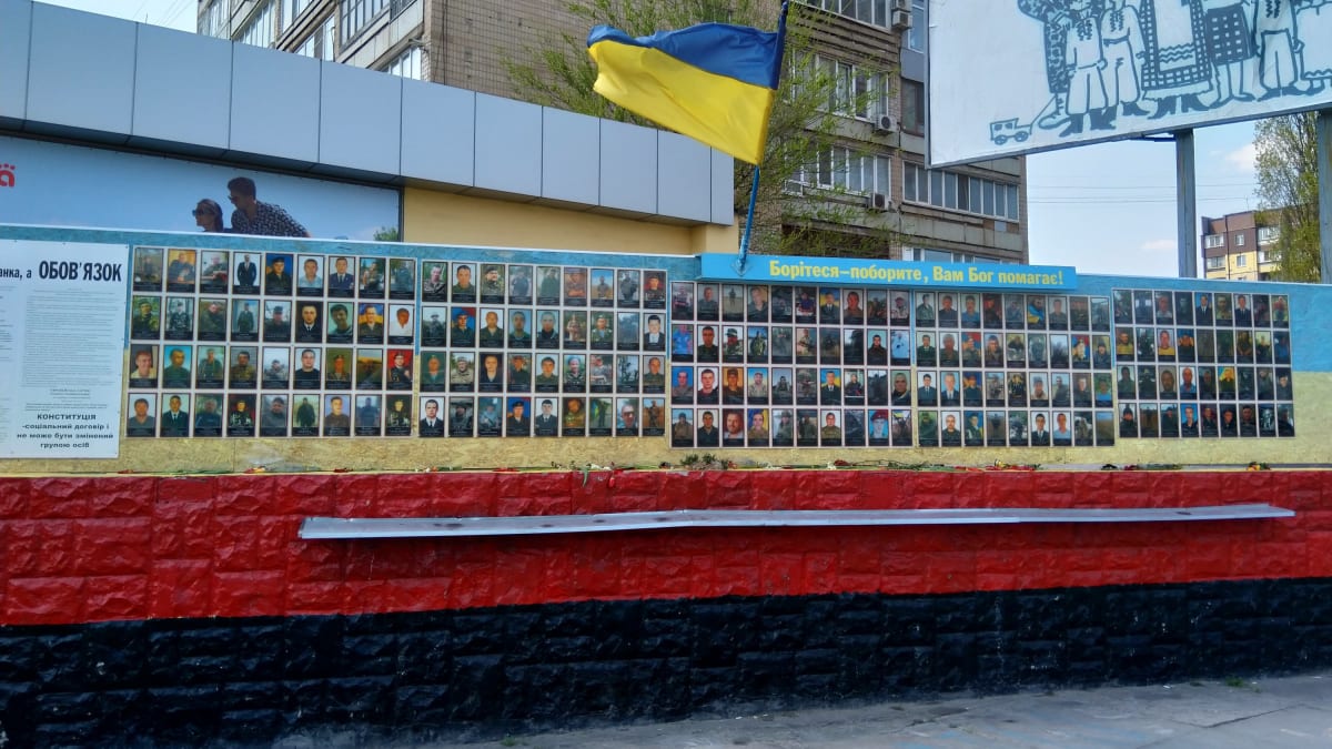Pomník padlým ukrajinským vojákům ve městě Kryvyj Rih