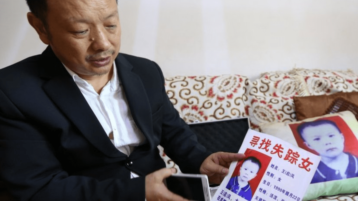 Dojemné shledání po více jak dvaceti letech: Čínská rodina našla svou ztracenou dceru