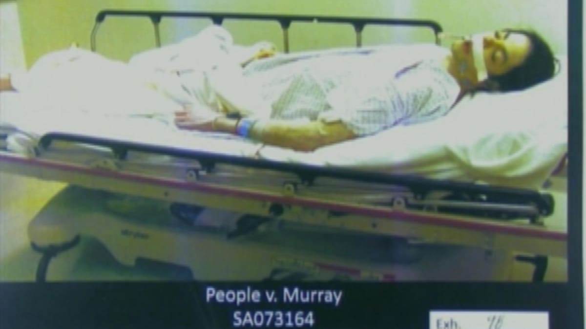 Fotografie zveřejněná u soudu: Michael Jackson na smrtelné posteli