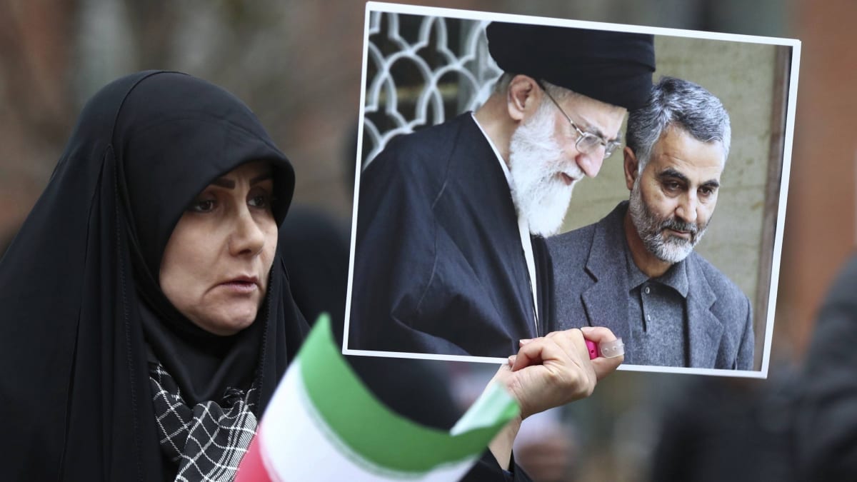 Teherán - demonstrace - smrt Sulejmáního