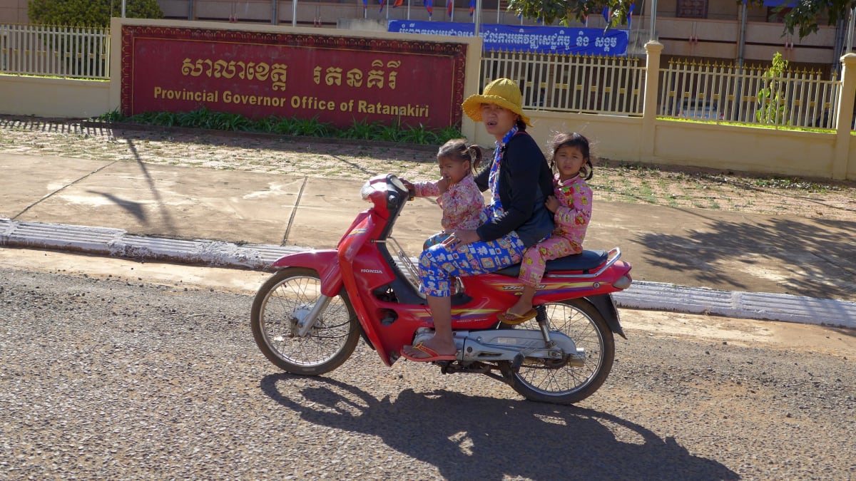 I děti na motorce pohodlně převezete. JV Asie