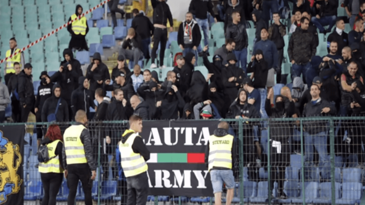 Část radikálních bulharských fanoušků