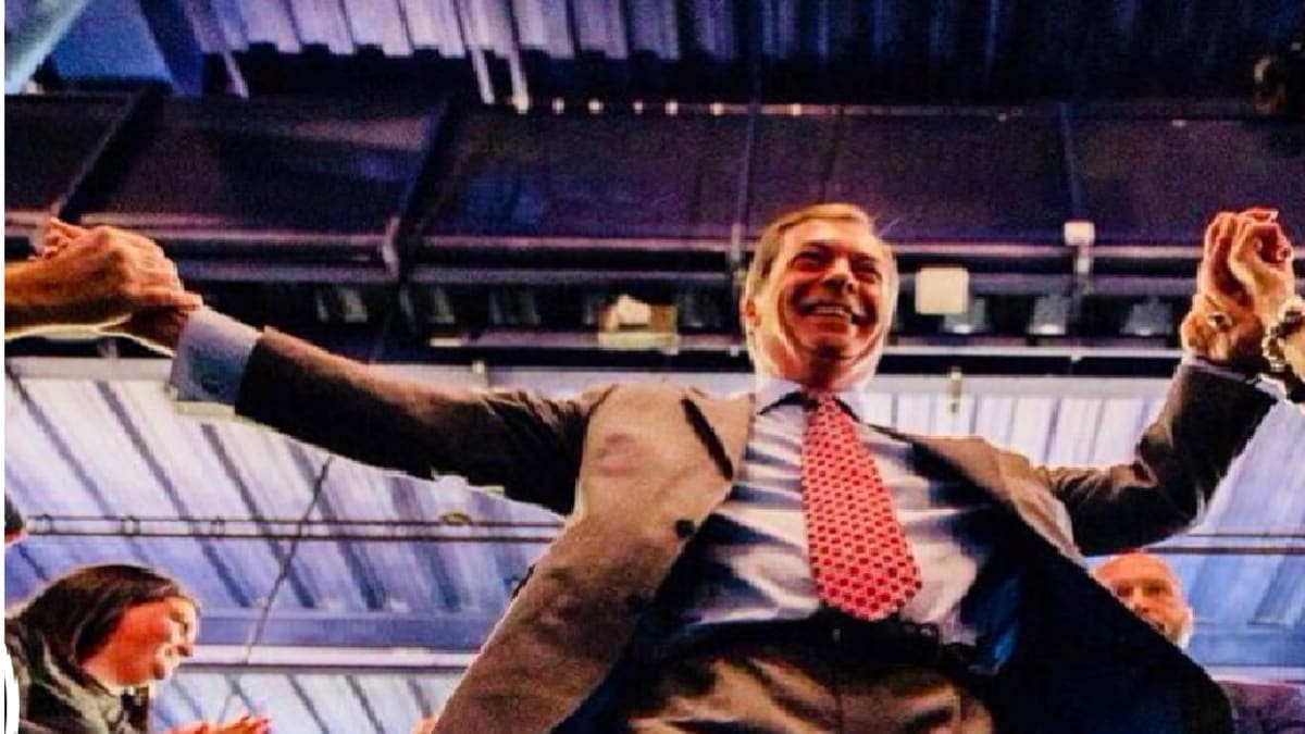 Farage Nigel oslavuje vítězství referenda o brexitu foto twitter Farage
