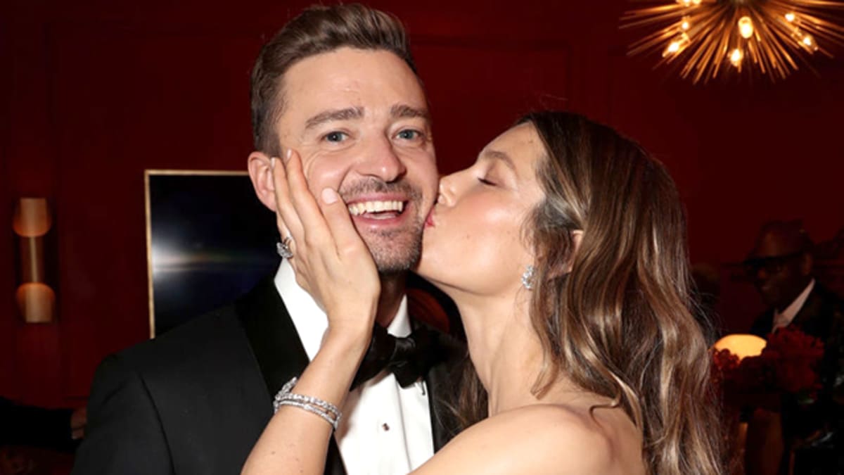 Justin Timberlake se ženou Jessicou Biel na předávání.