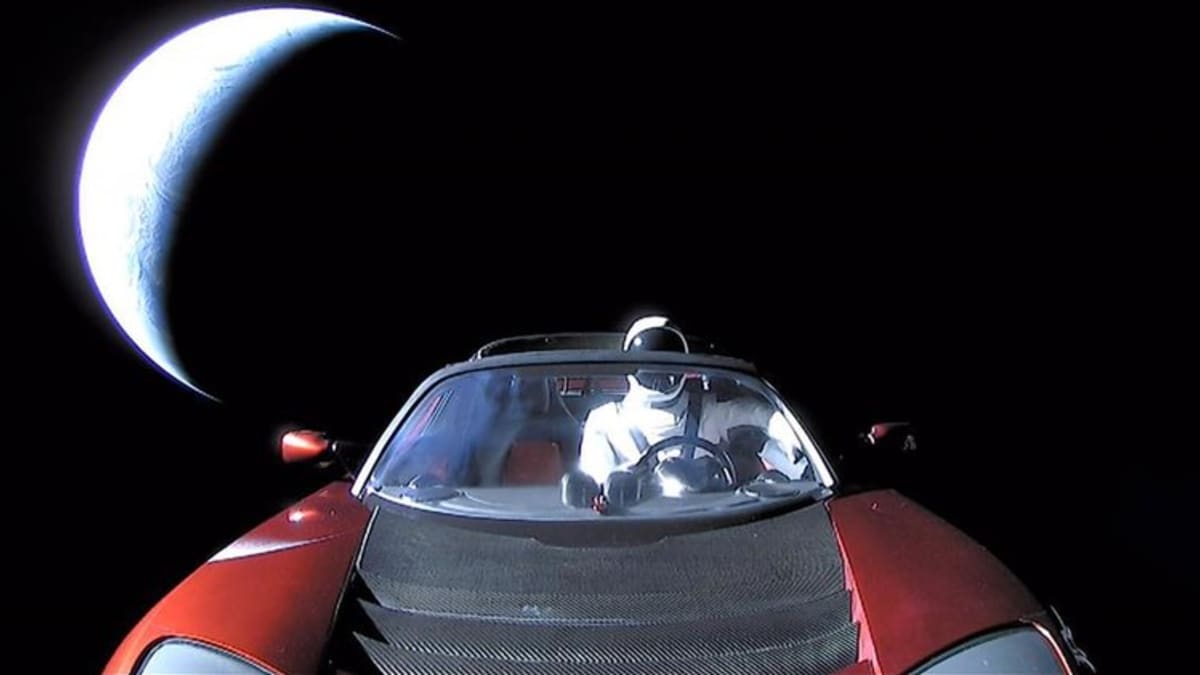 Automobil vyslaný na oběžnou dráhu při misi Falcon Heavy
